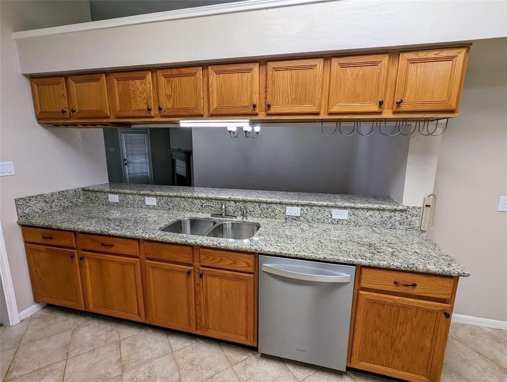 3821 Pin Oak Drive N Property Photo 9