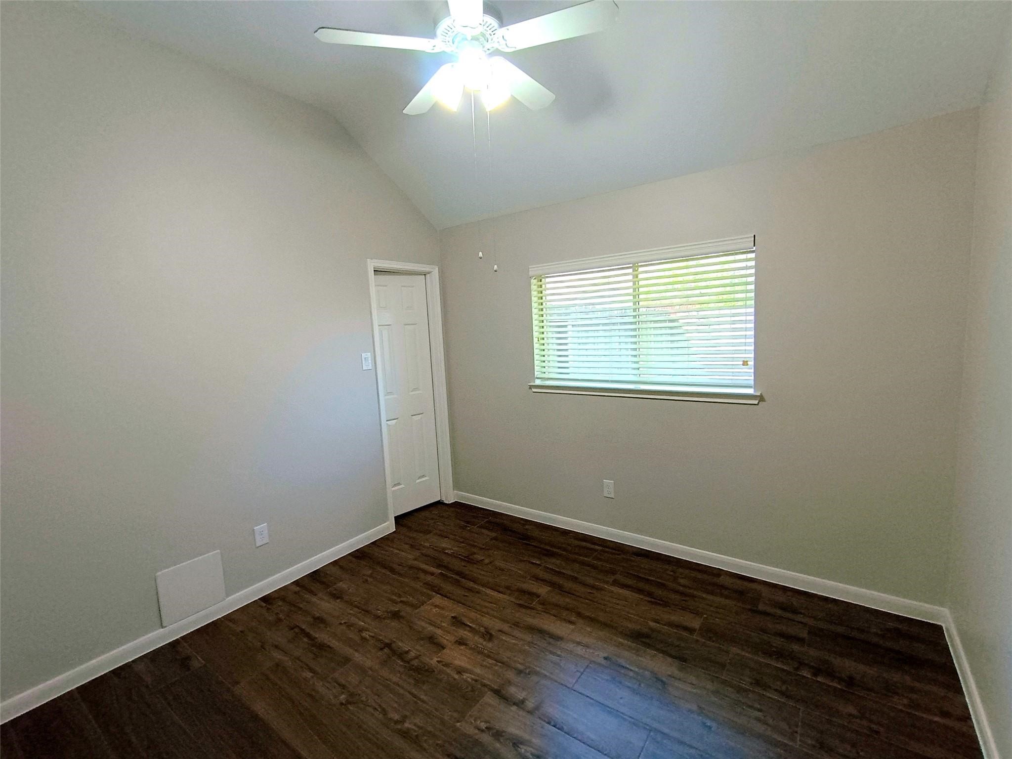 3821 Pin Oak Drive N Property Photo 11