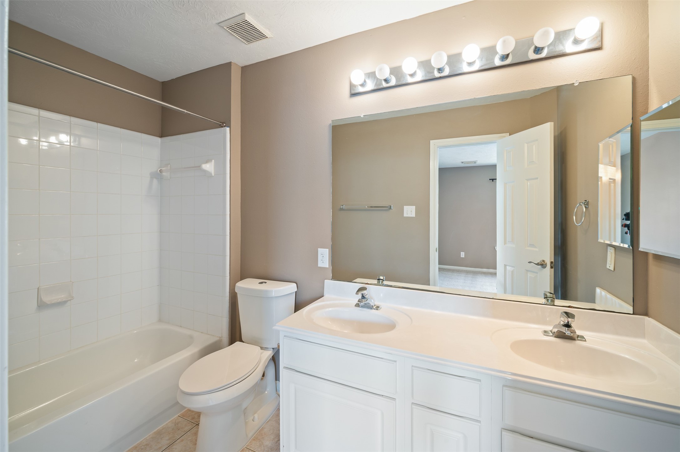 406 Stockbridge Lane Property Photo 26