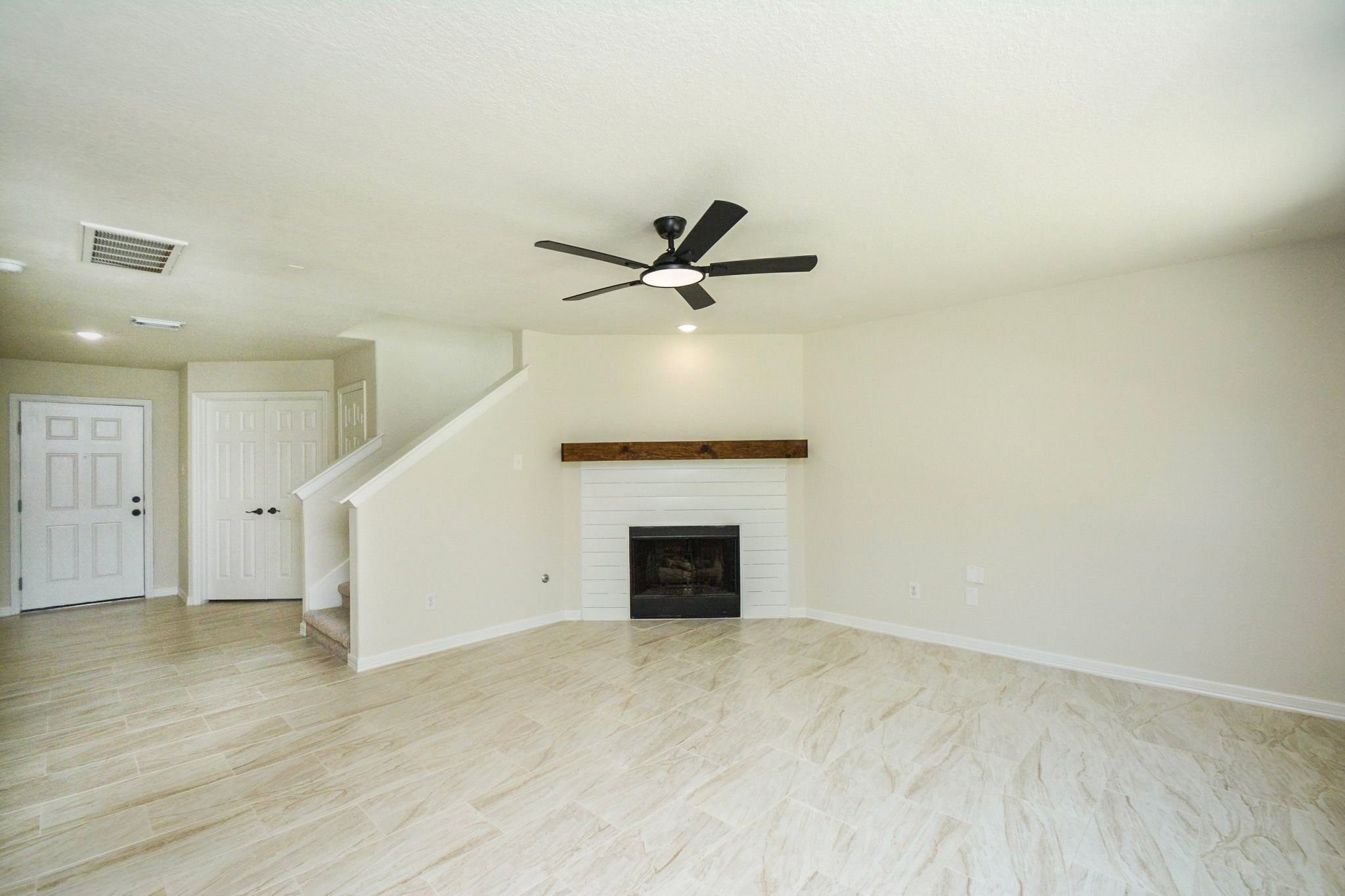21122 Amber Crossing Drive Property Photo 2