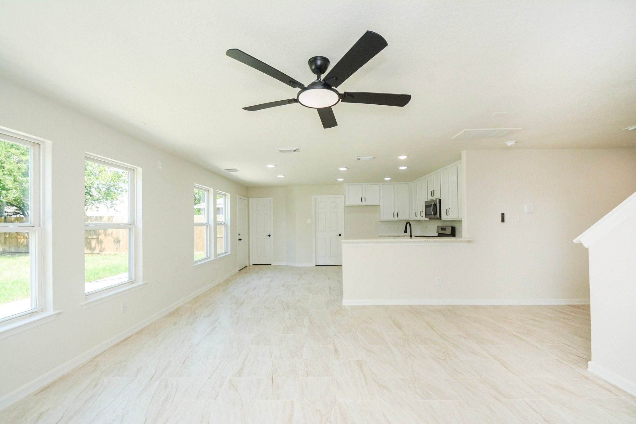 21122 Amber Crossing Drive Property Photo 4