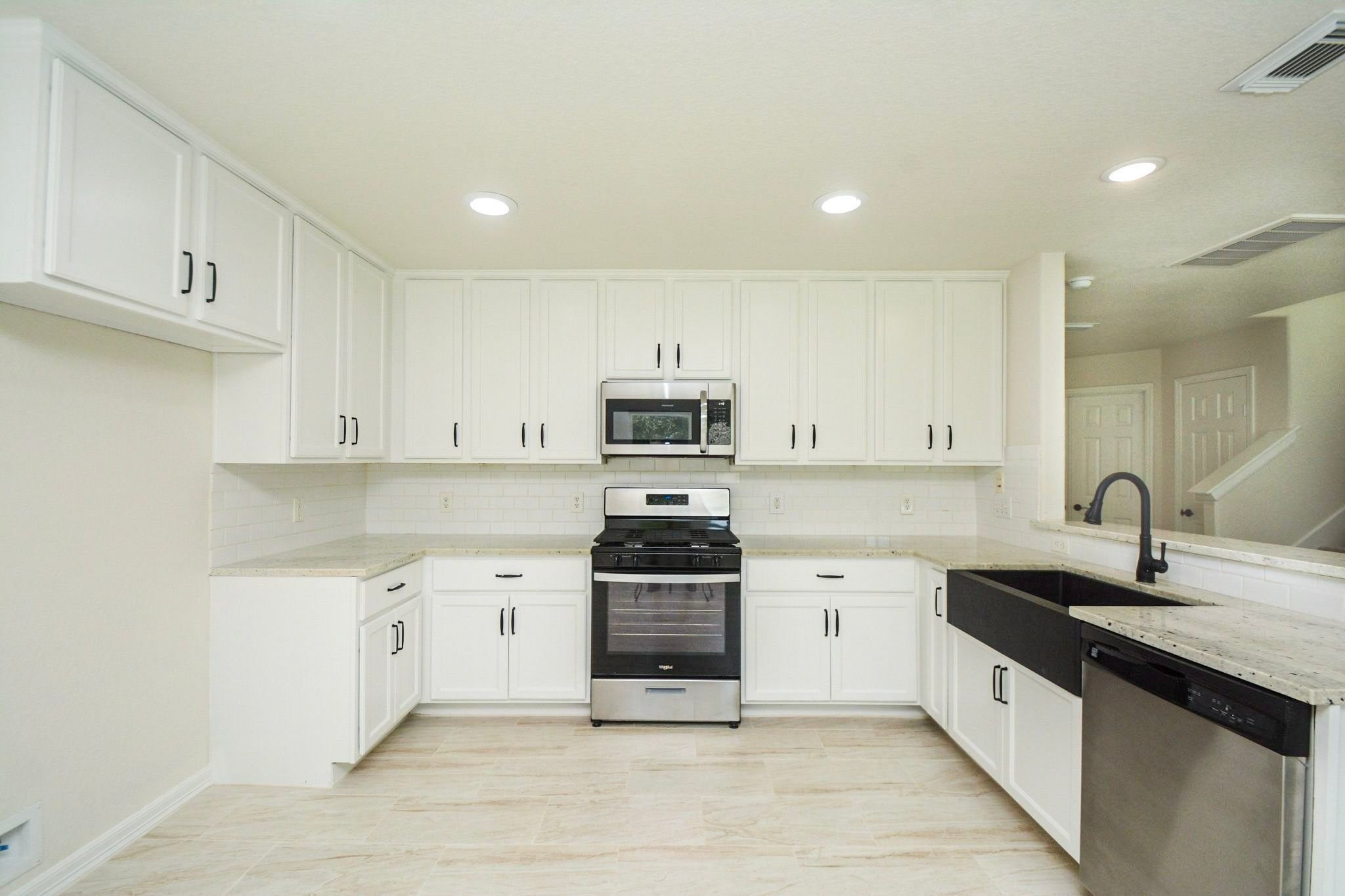 21122 Amber Crossing Drive Property Photo 6