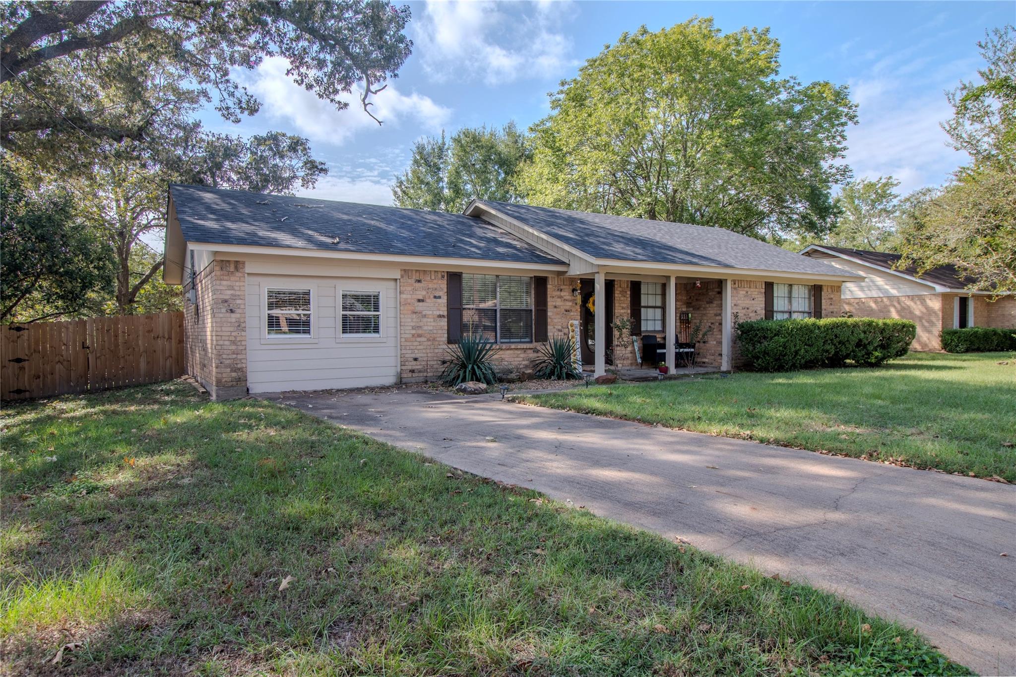 803 Woolley Circle Property Photo 3