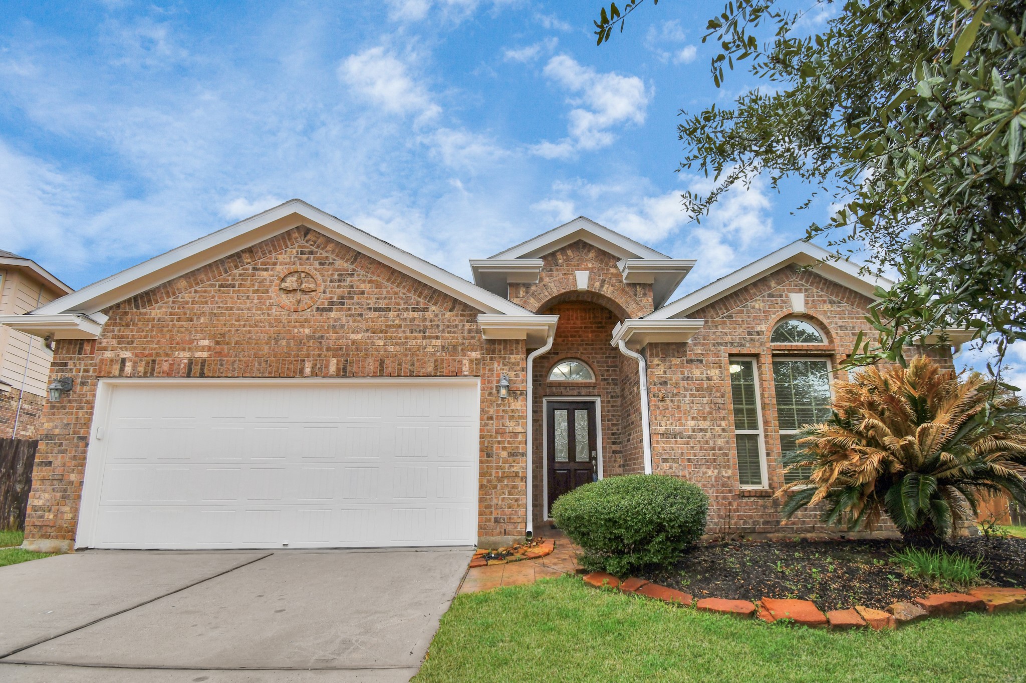 25827 Rustica Drive Property Photo 1