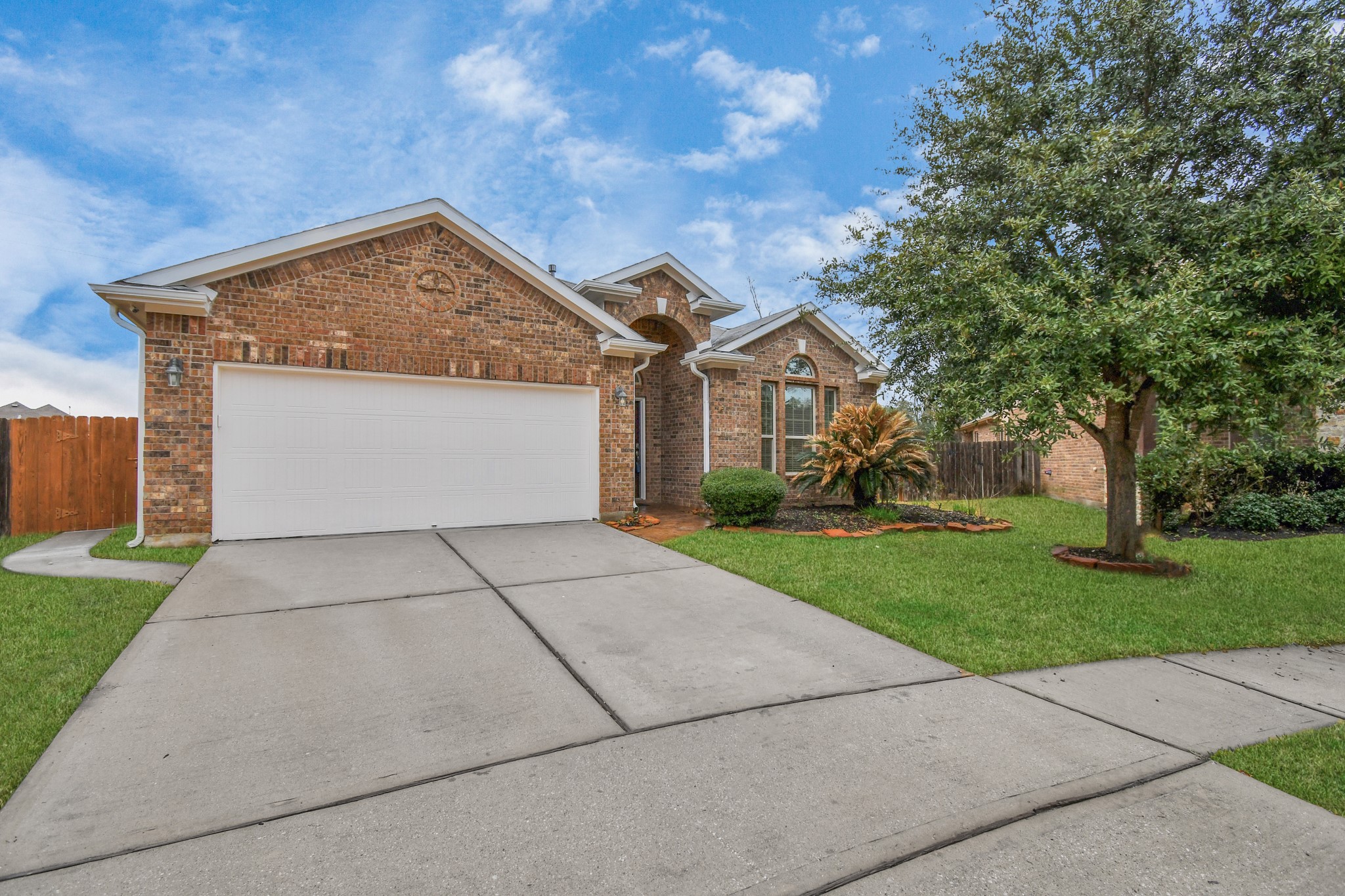 25827 Rustica Drive Property Photo 2