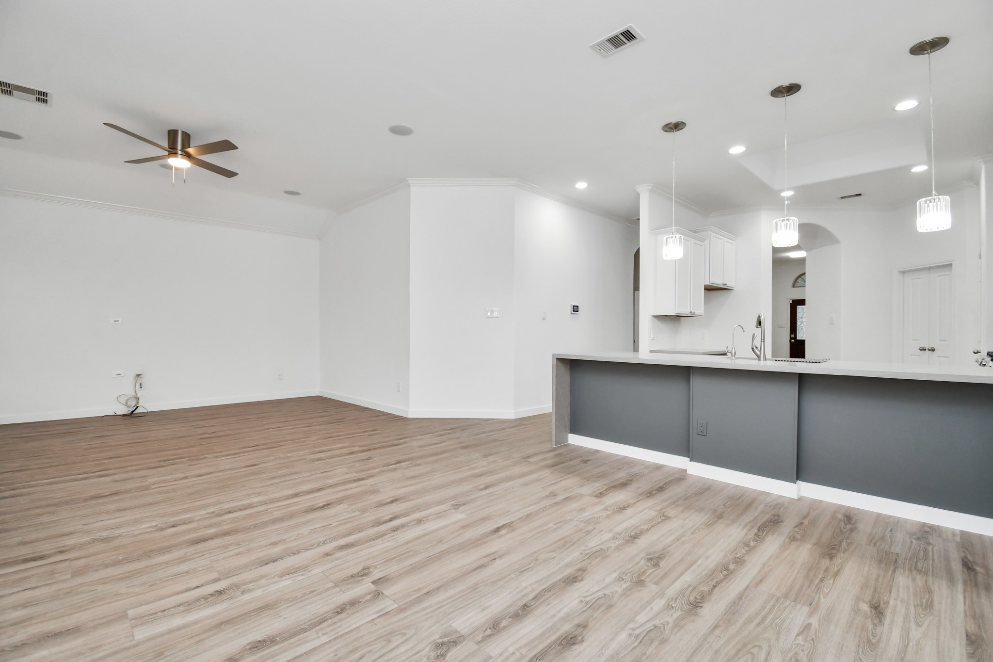 25827 Rustica Drive Property Photo 7