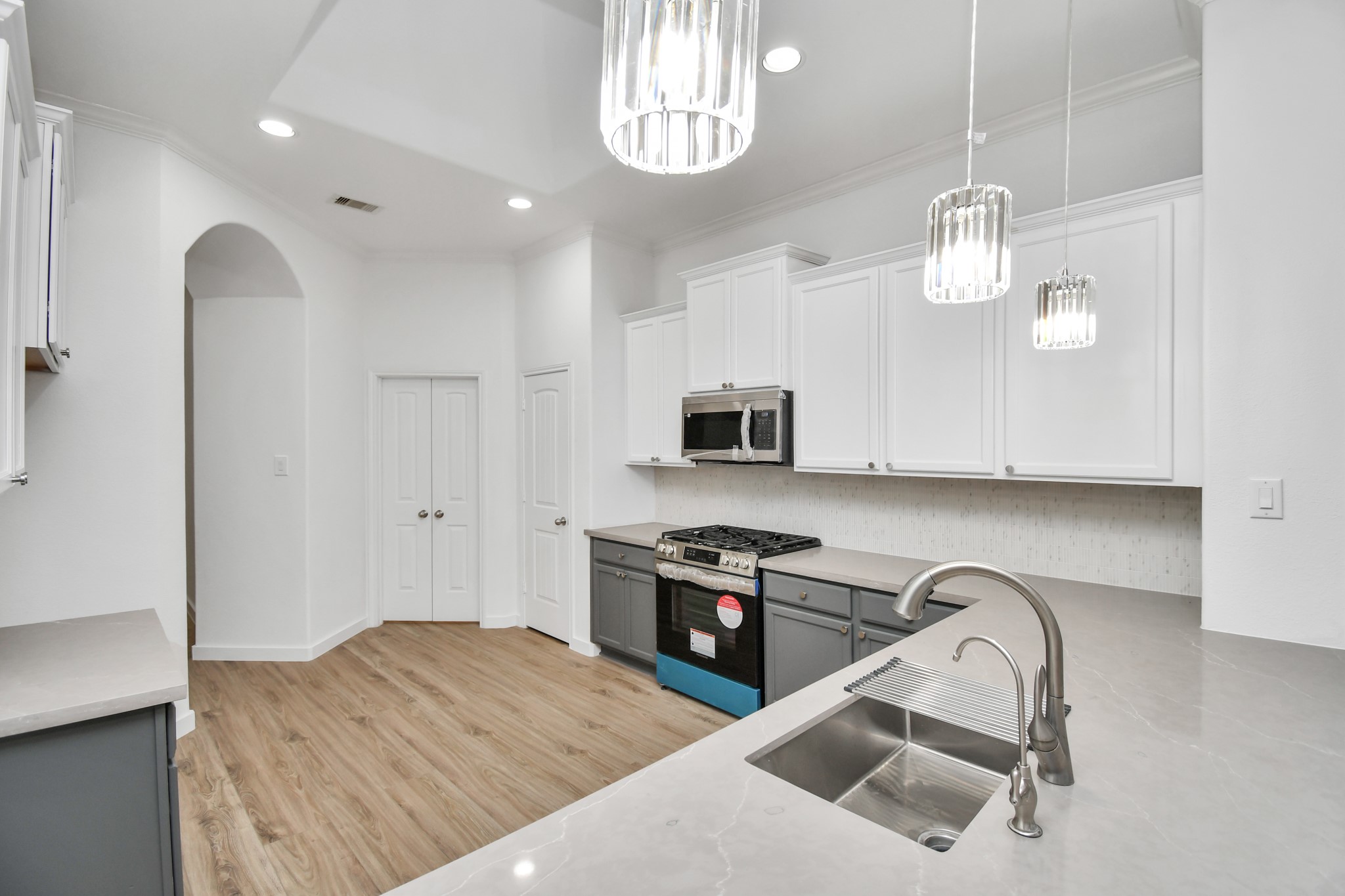 25827 Rustica Drive Property Photo 8
