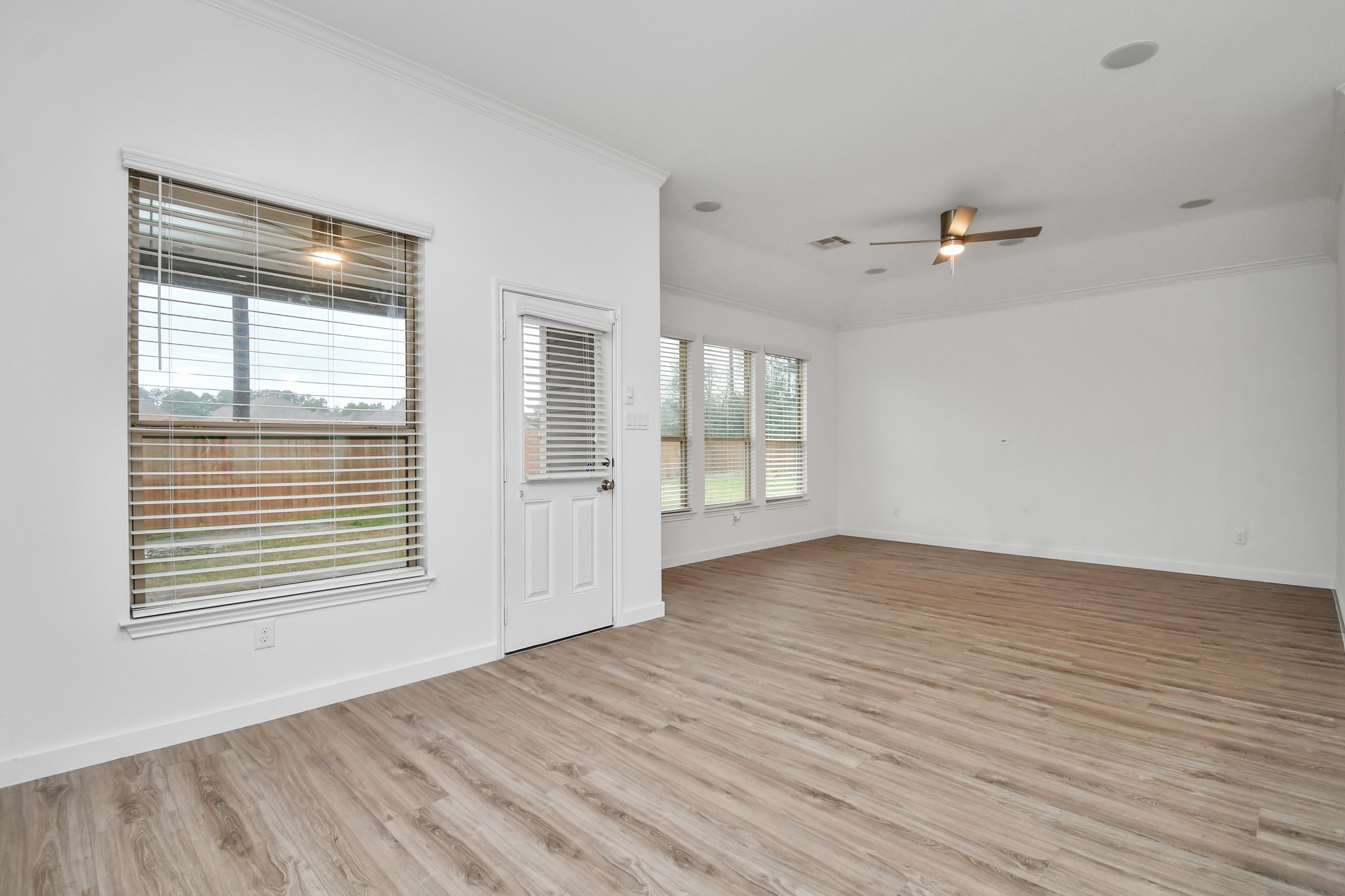 25827 Rustica Drive Property Photo 14