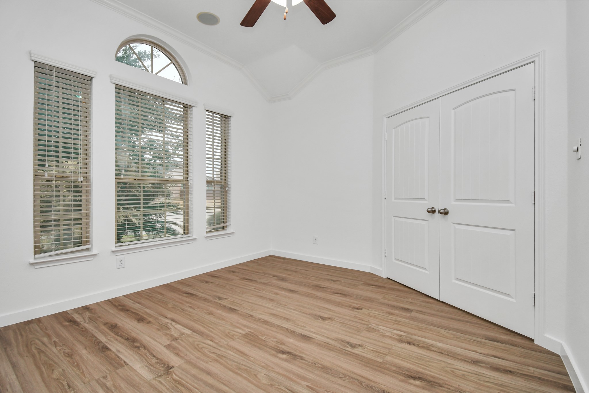 25827 Rustica Drive Property Photo 23