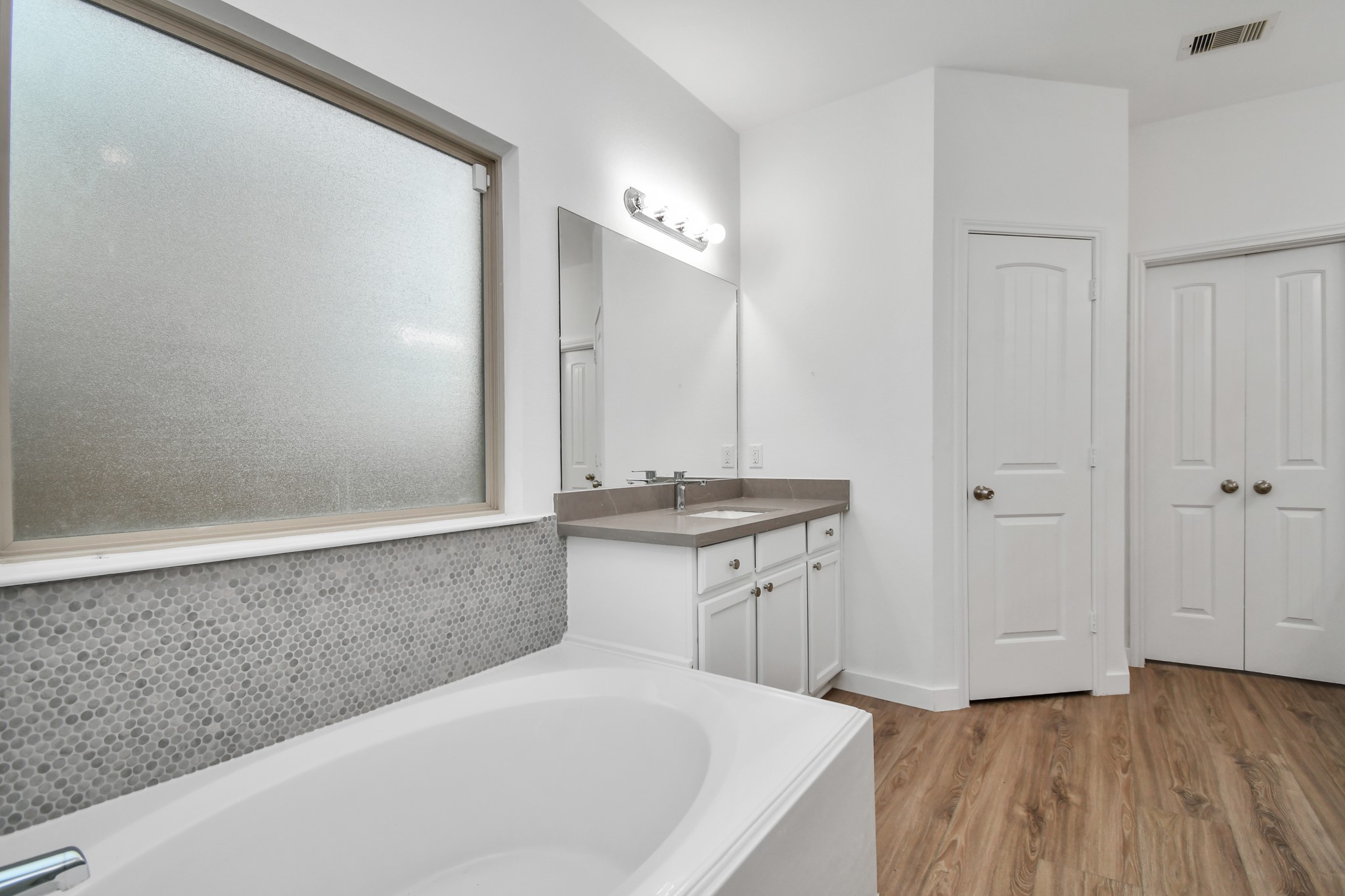 25827 Rustica Drive Property Photo 25