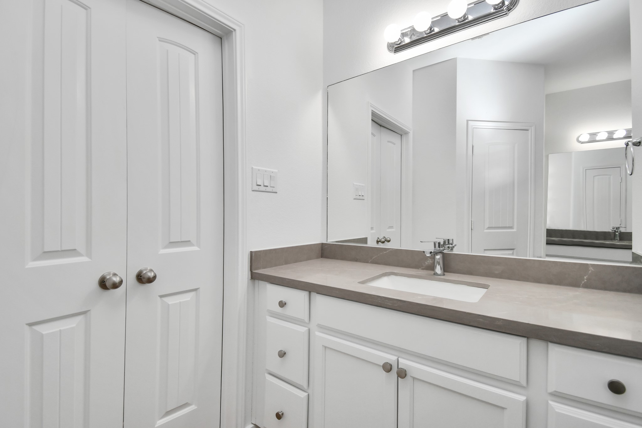 25827 Rustica Drive Property Photo 27
