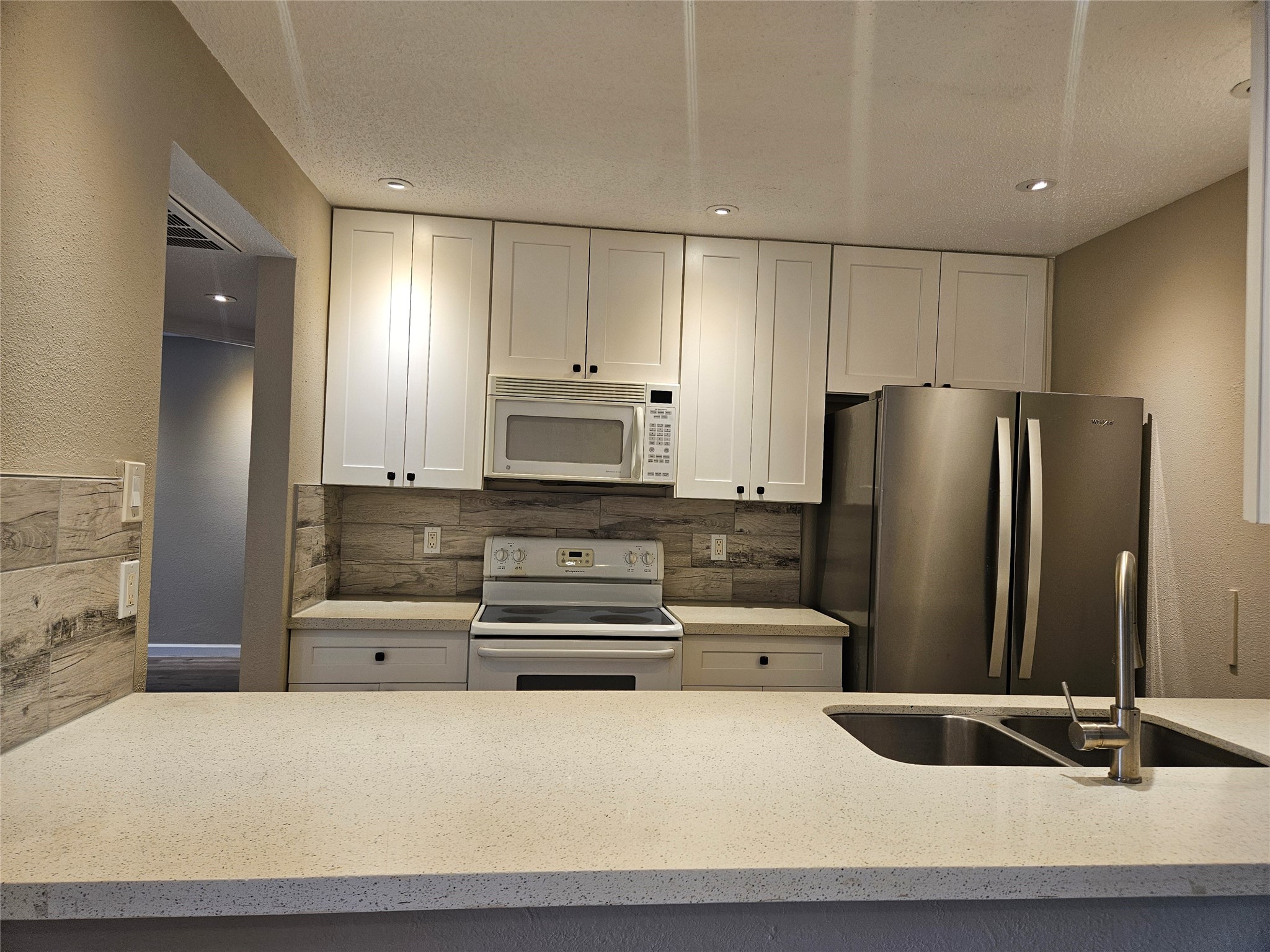 2816 S Bartell Drive 33 Property Photo 5
