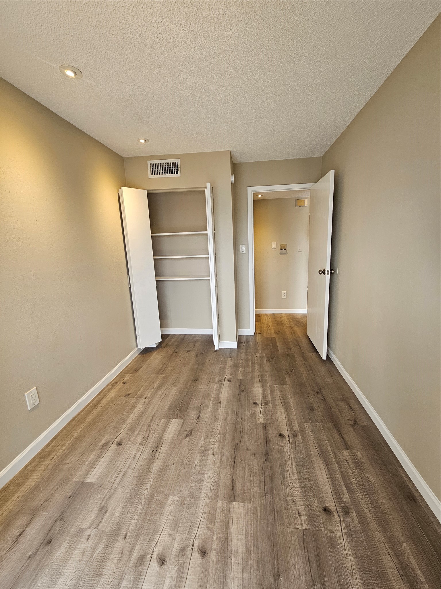 2816 S Bartell Drive 33 Property Photo 8