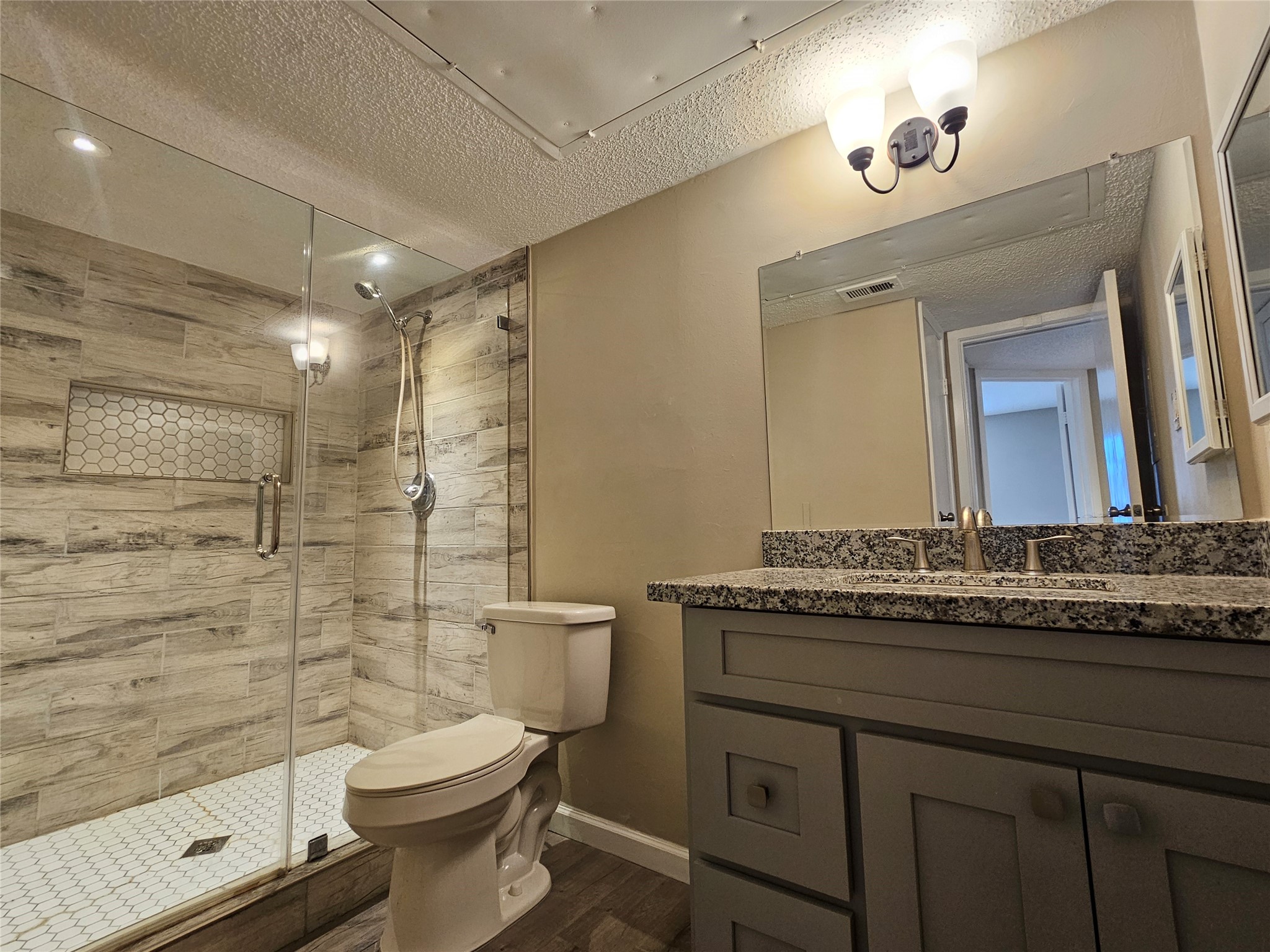 2816 S Bartell Drive 33 Property Photo 9