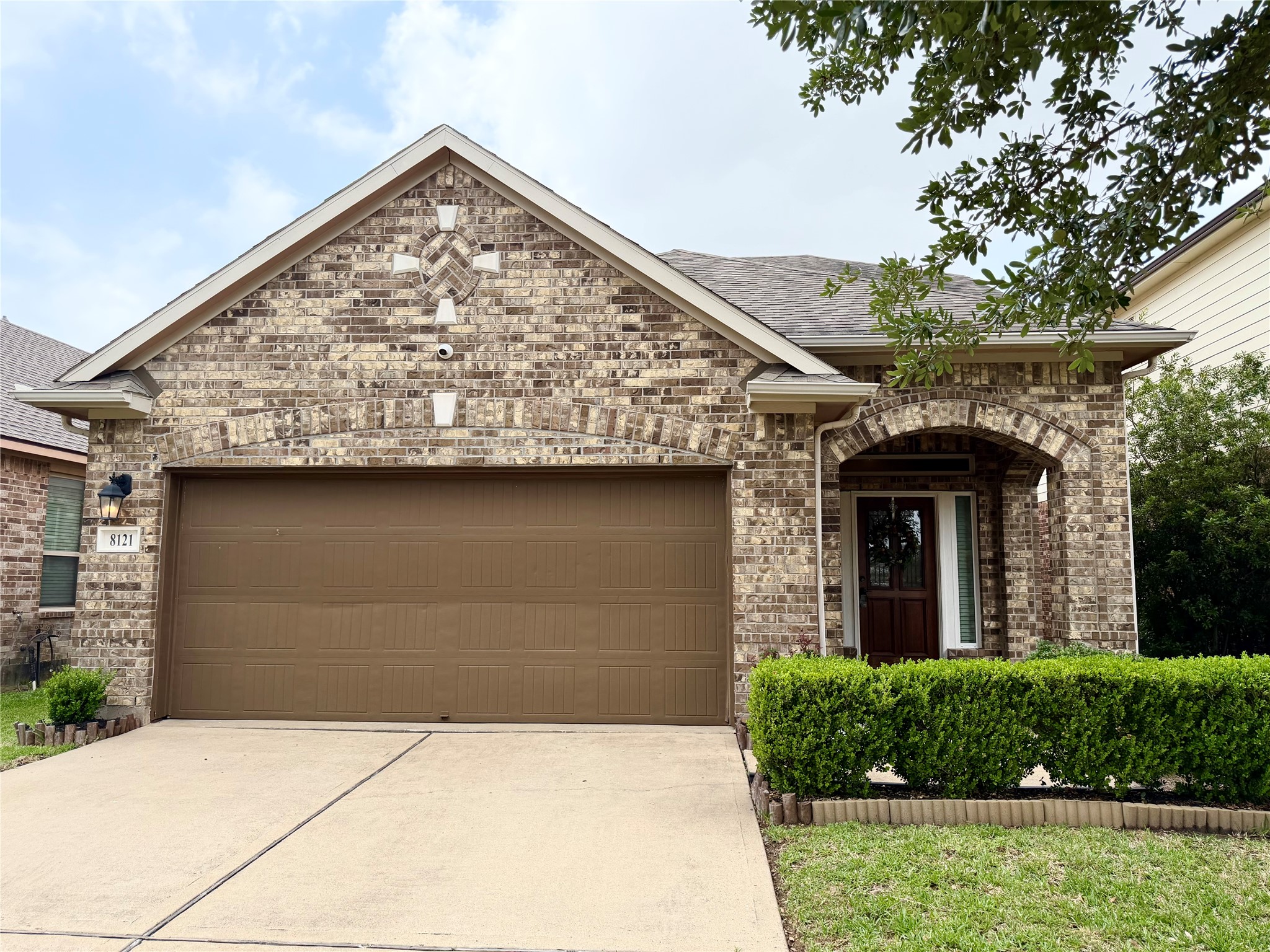 8121 E Pine Creek Bend Property Photo 1