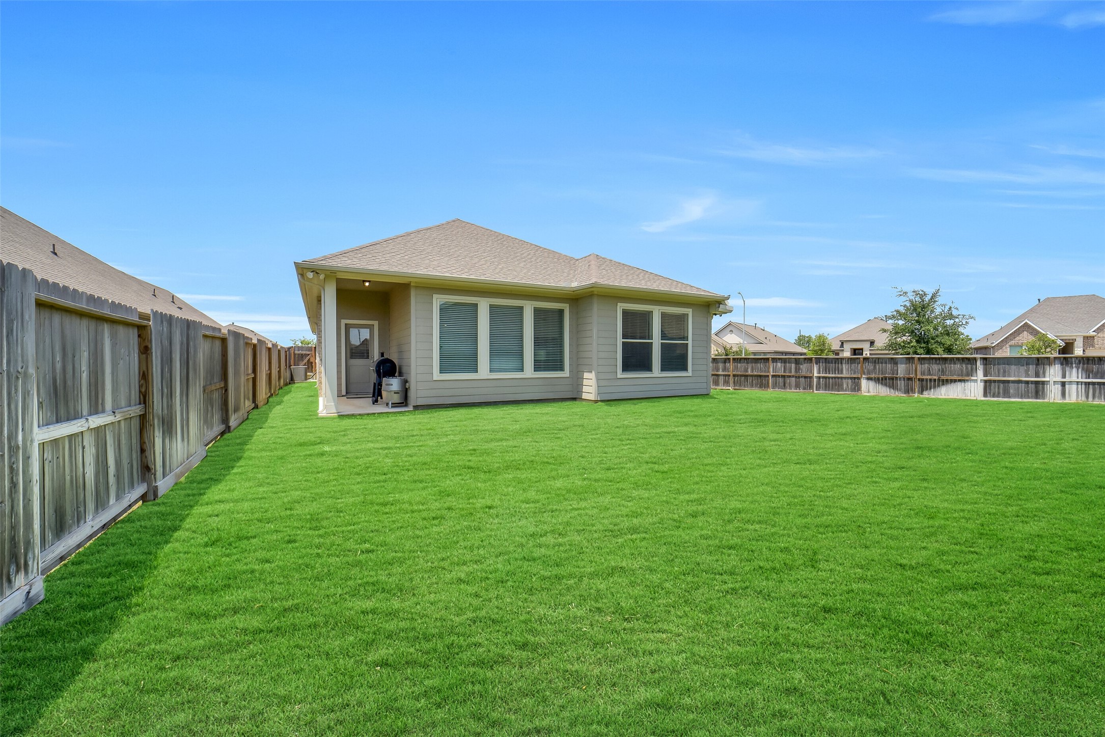 2414 Lemon Grass Drive Property Photo 4