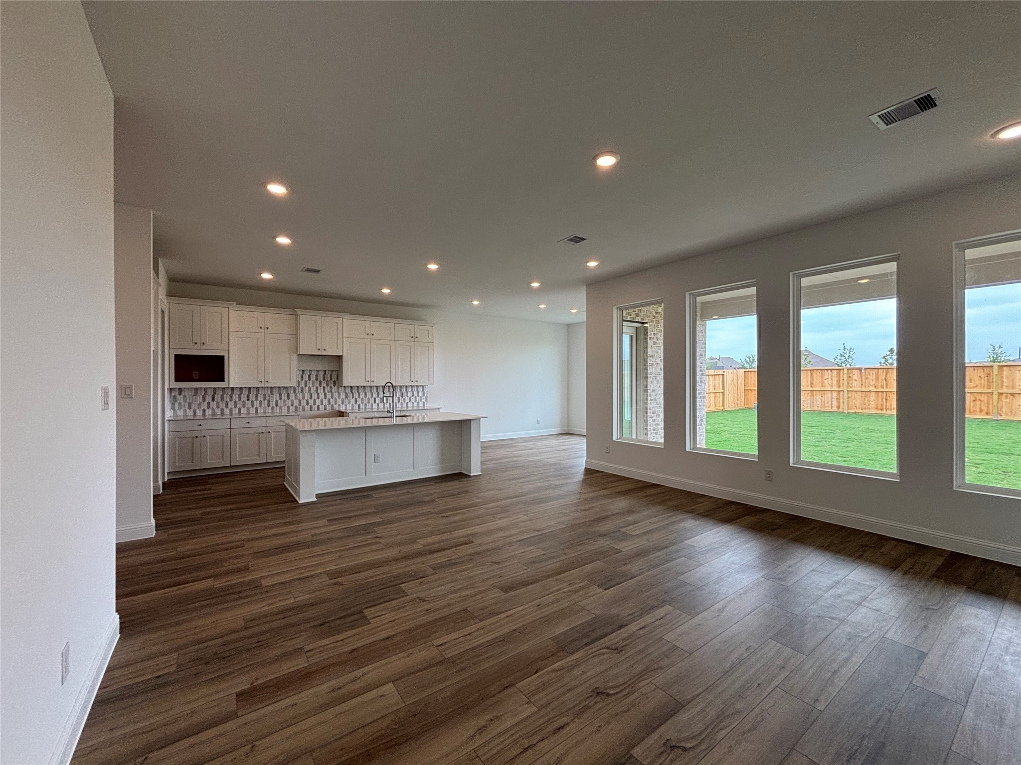 2447 Daisy Meadow Place Property Photo 6