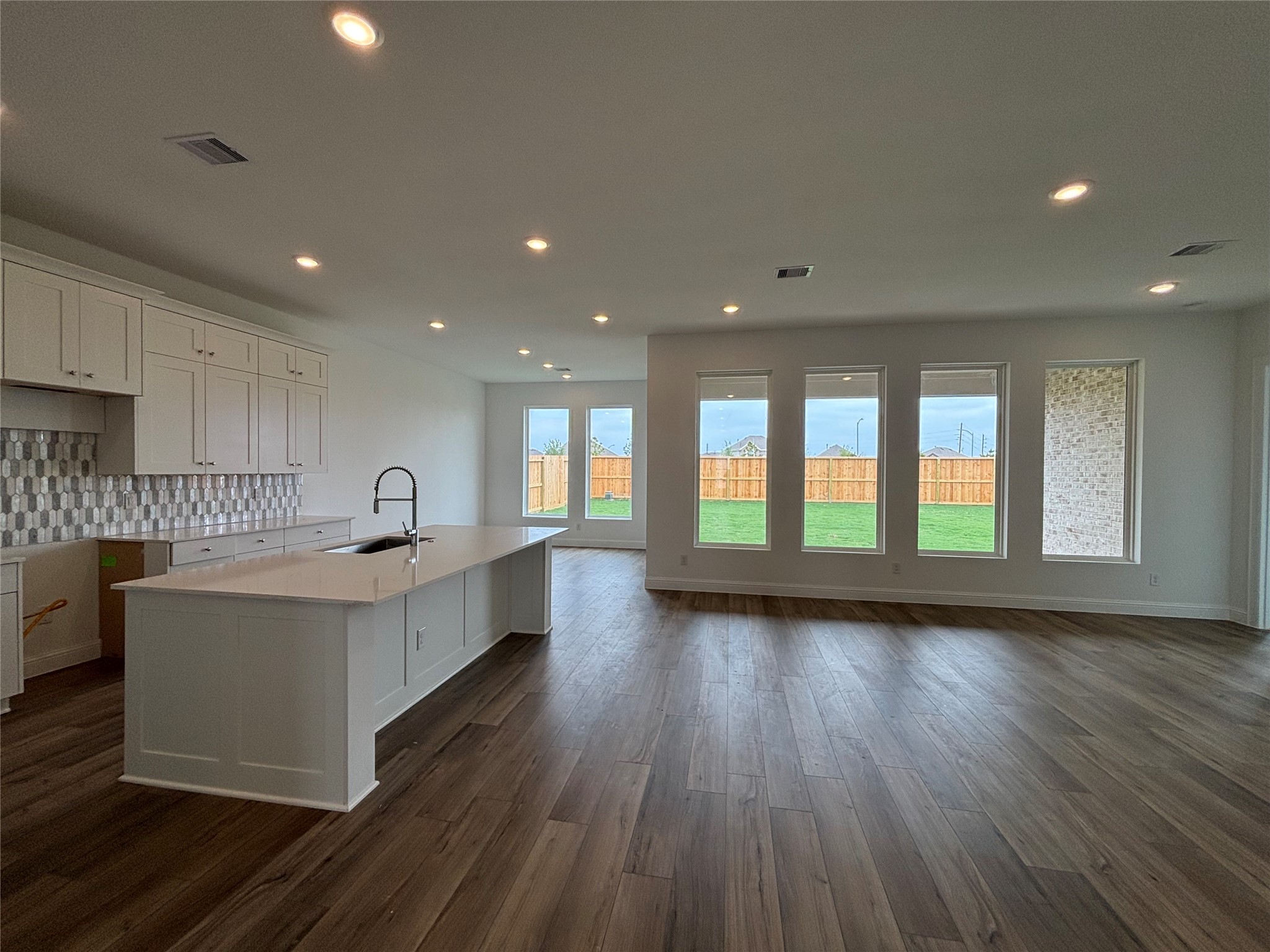 2447 Daisy Meadow Place Property Photo 7