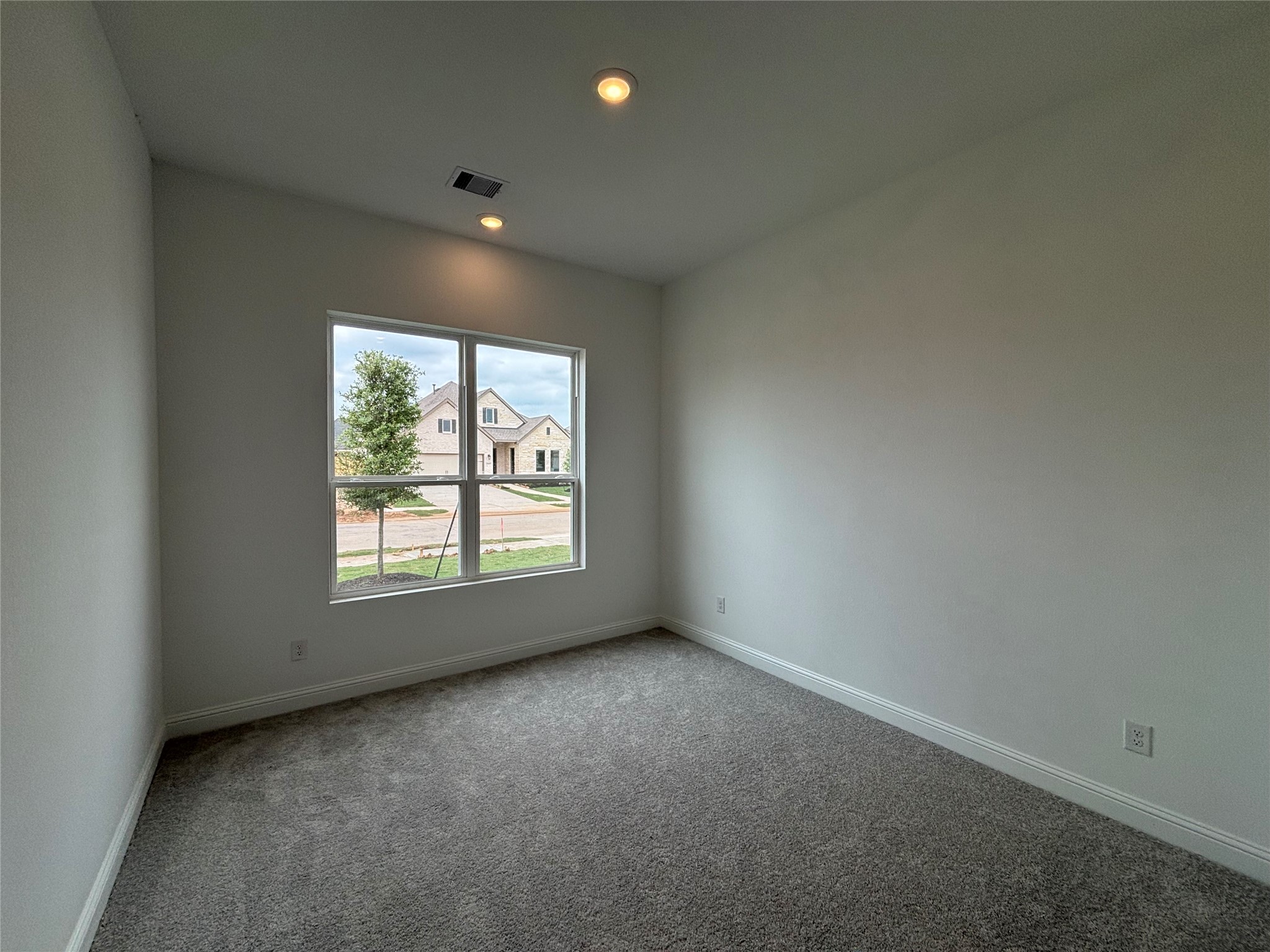 2447 Daisy Meadow Place Property Photo 9