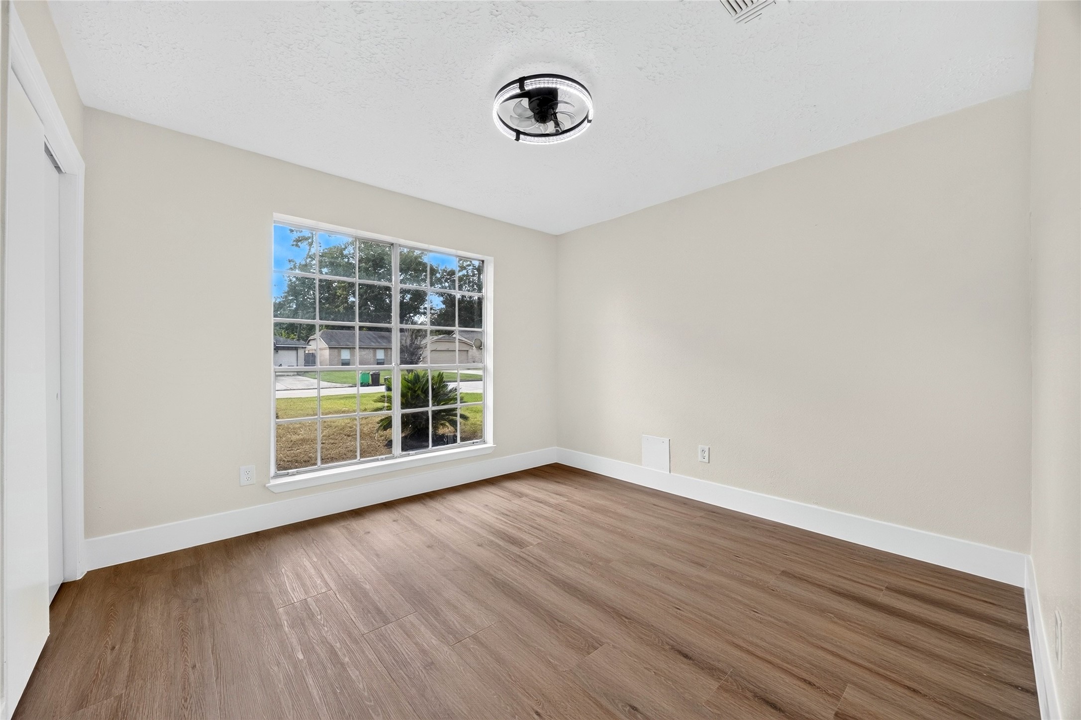 23522 Newgate Drive Property Photo 5