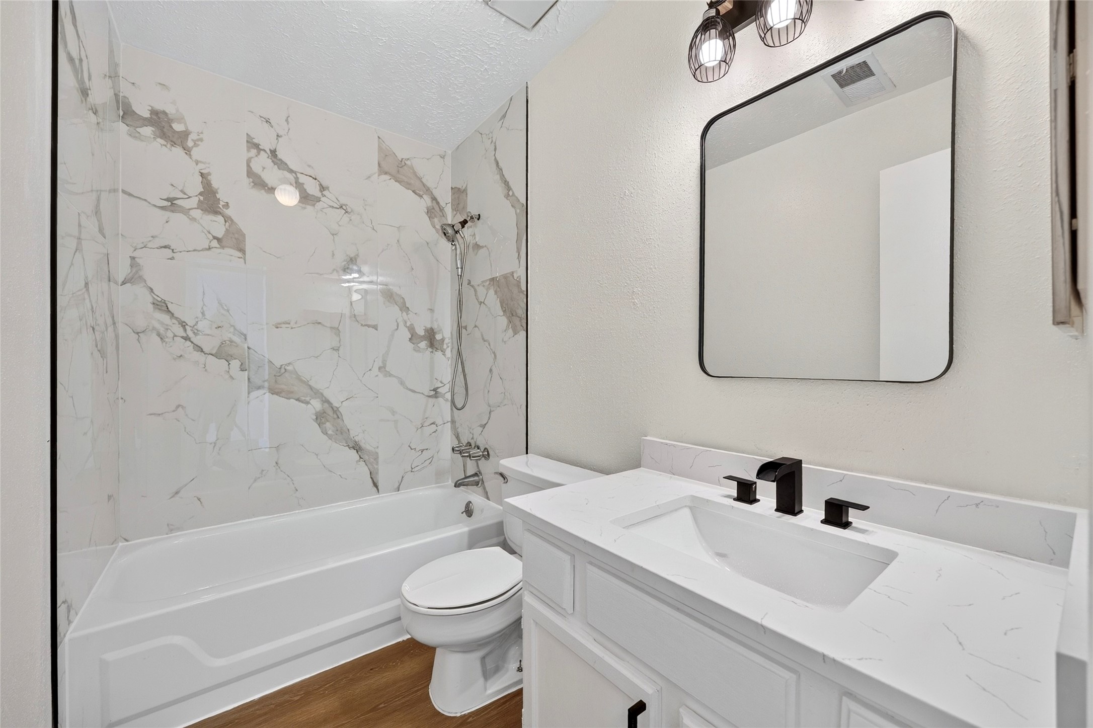23522 Newgate Drive Property Photo 7