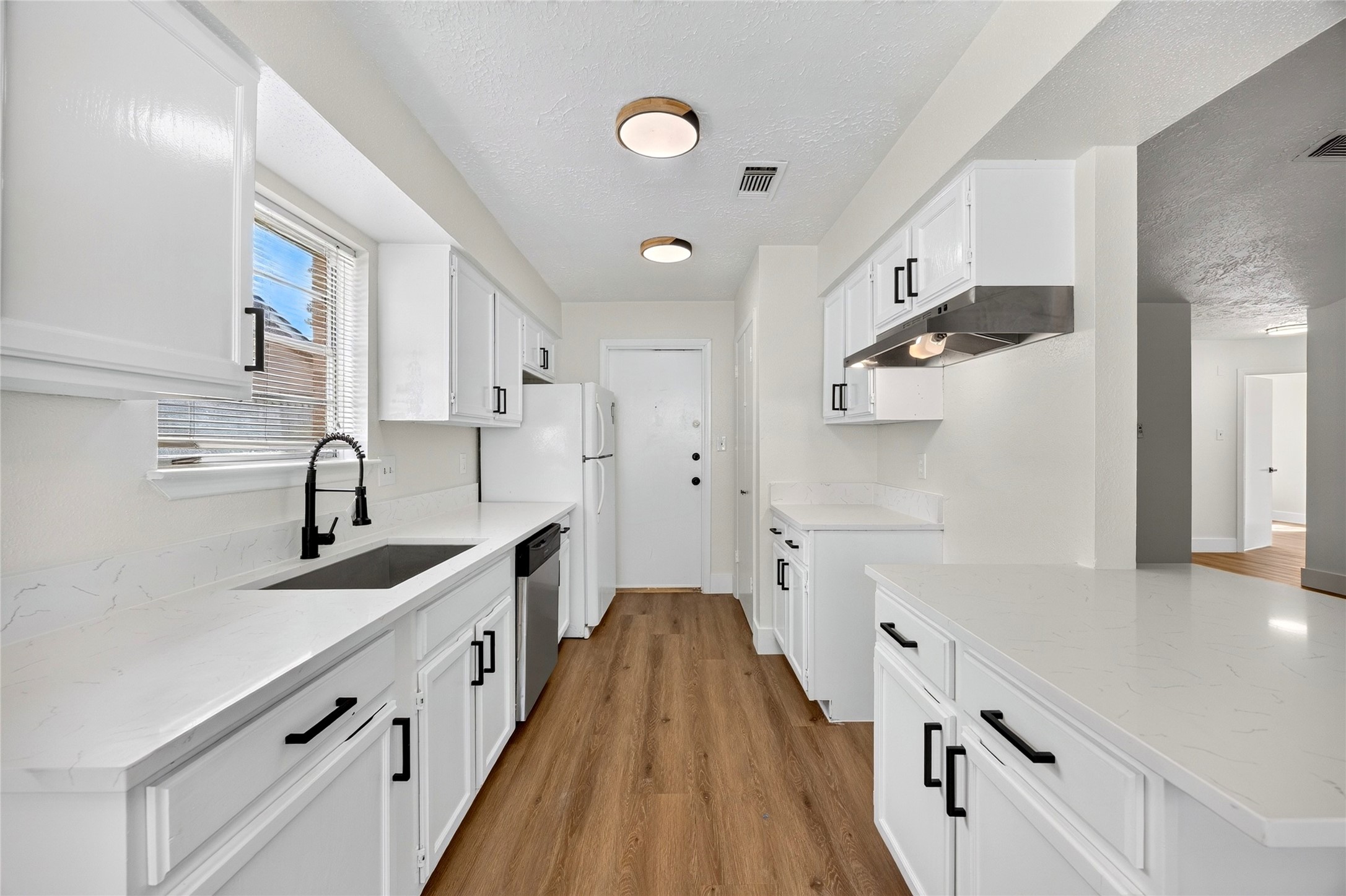 23522 Newgate Drive Property Photo 13