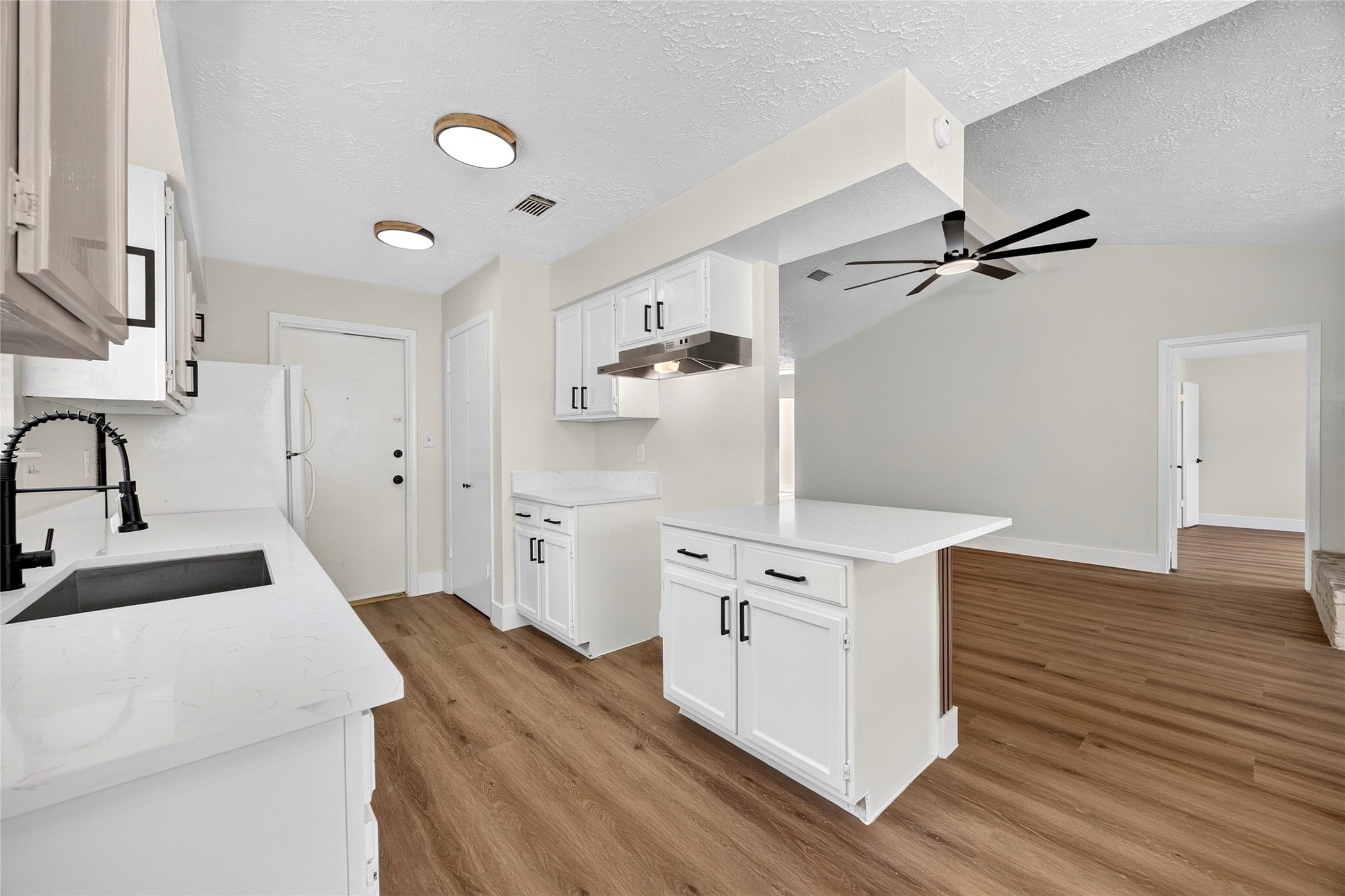 23522 Newgate Drive Property Photo 15