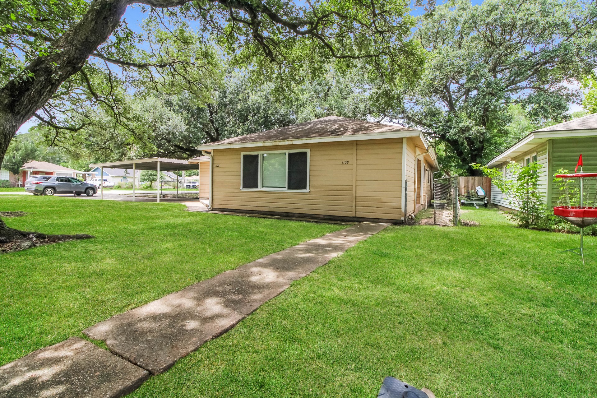 1108 W Camp Circle Property Photo 3