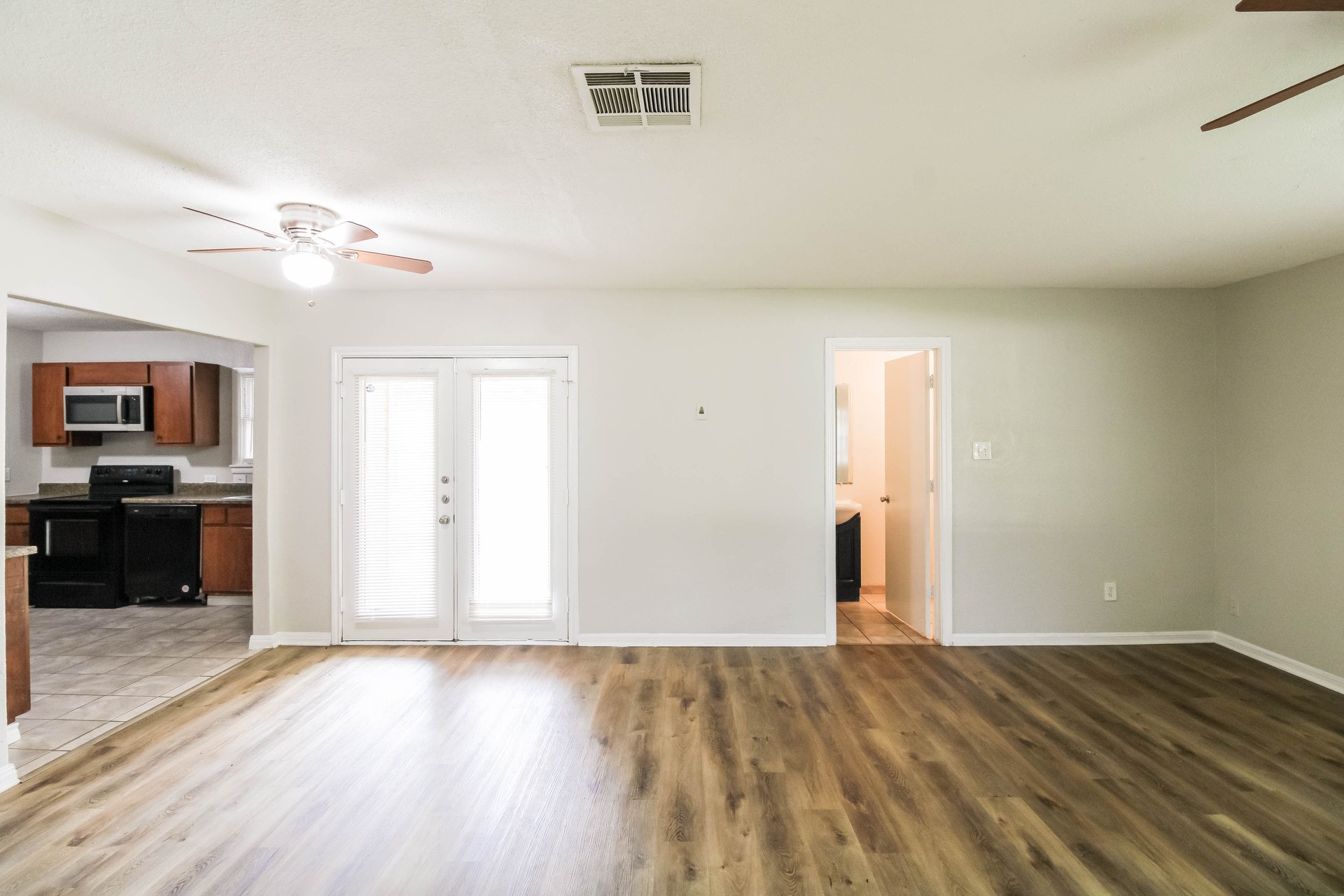 1108 W Camp Circle Property Photo 7