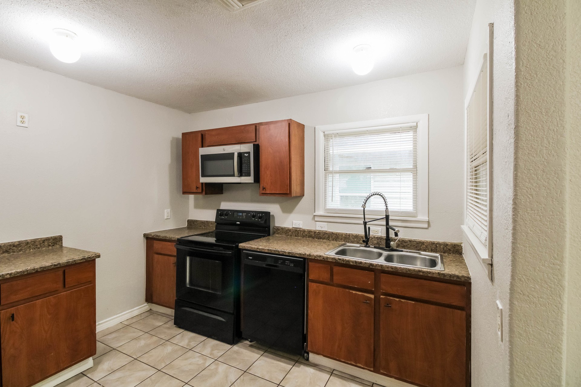 1108 W Camp Circle Property Photo 8