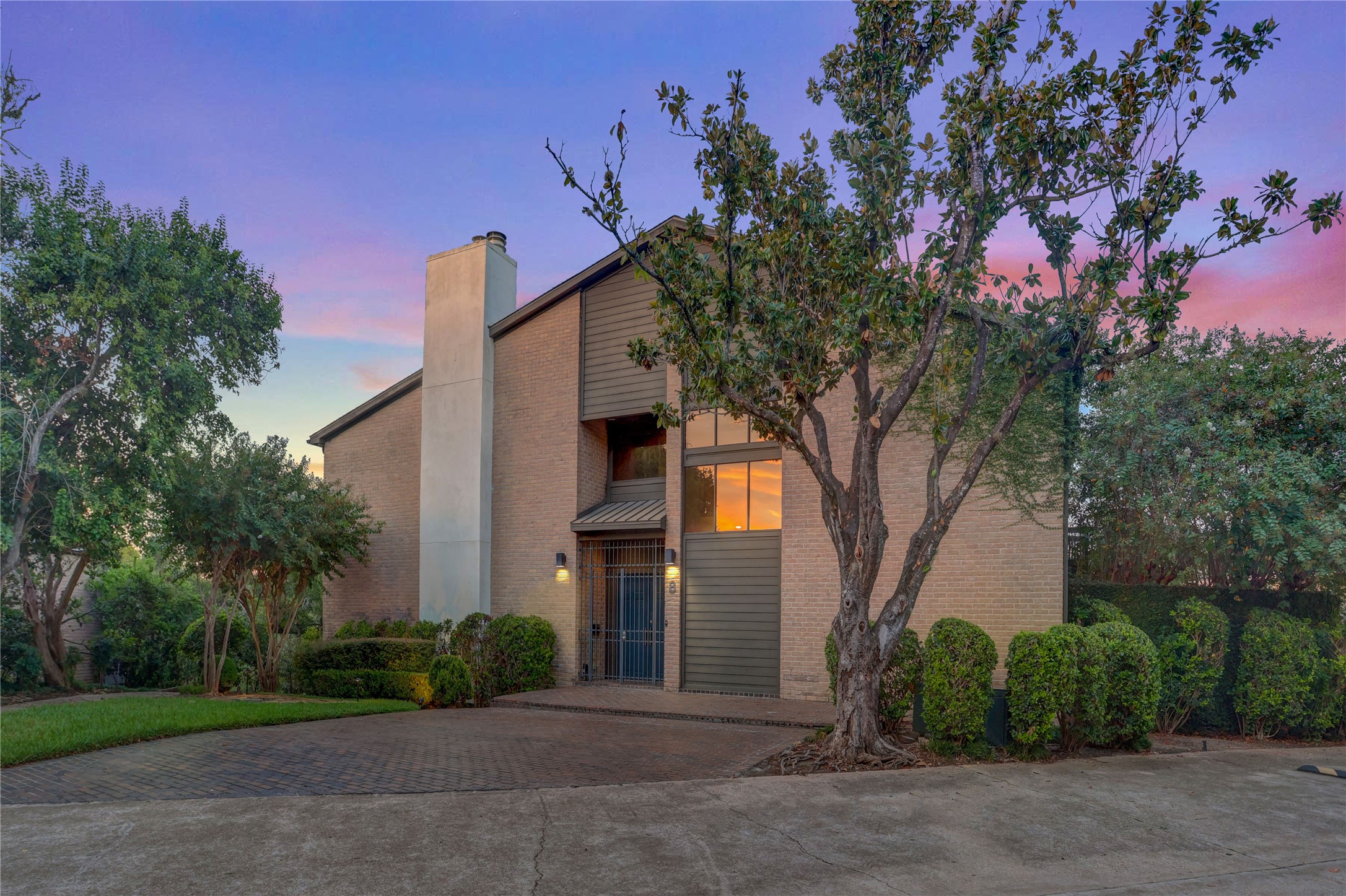 8800 Woodway Drive 8