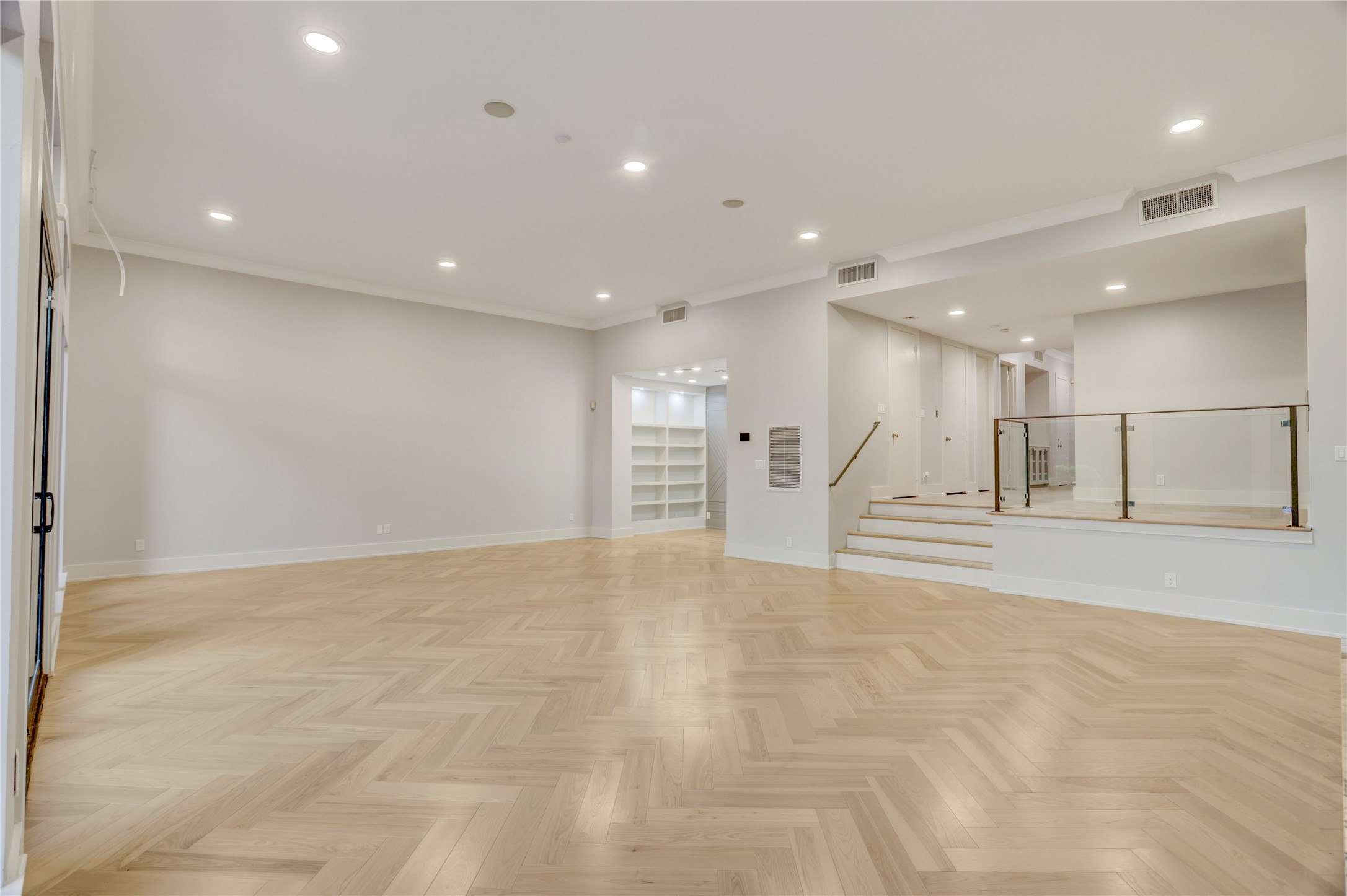 8800 Woodway Drive 8 Property Photo 10