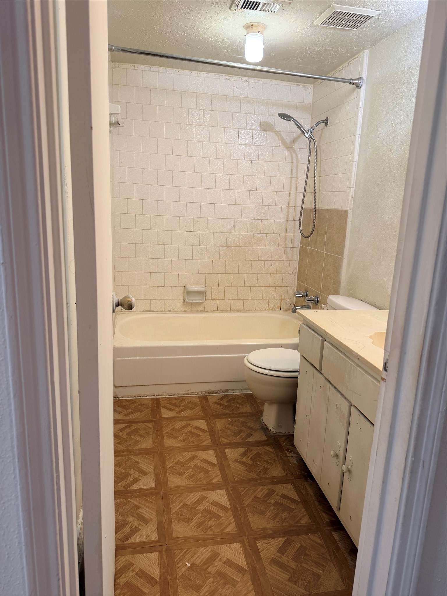 5602 Easthampton Drive B Property Photo 20