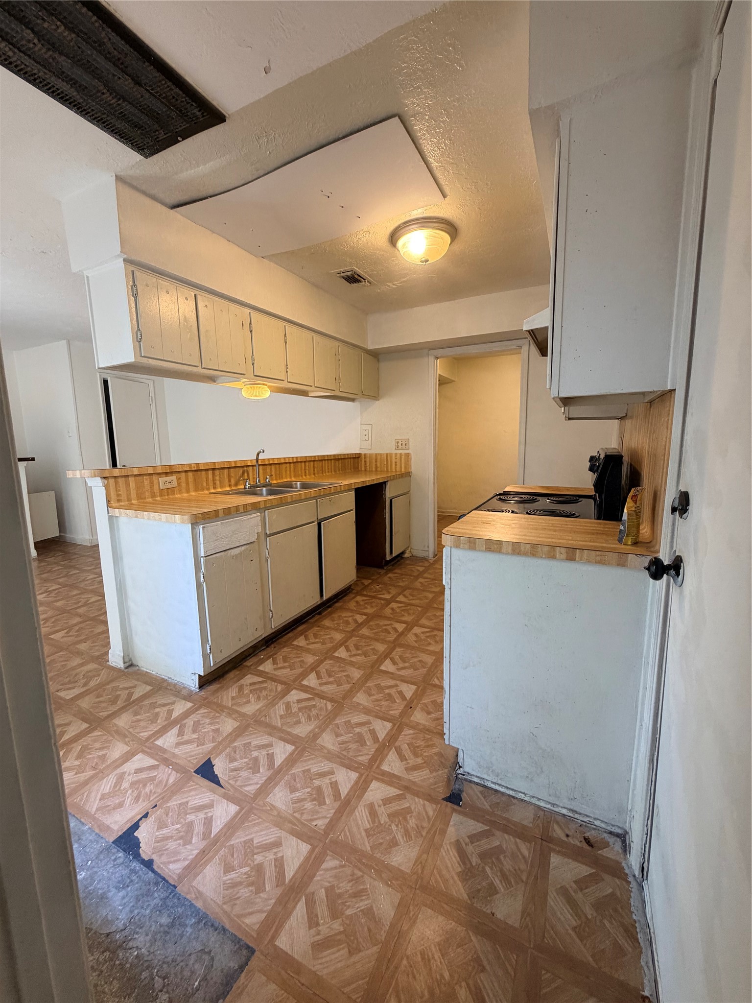 5602 Easthampton Drive B Property Photo 48