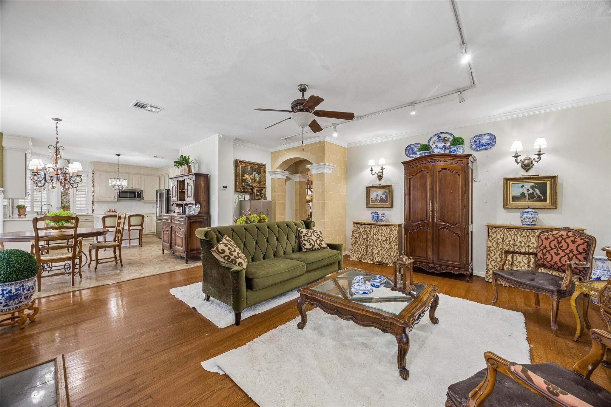 1019 Quiet Glen Court Property Photo 9