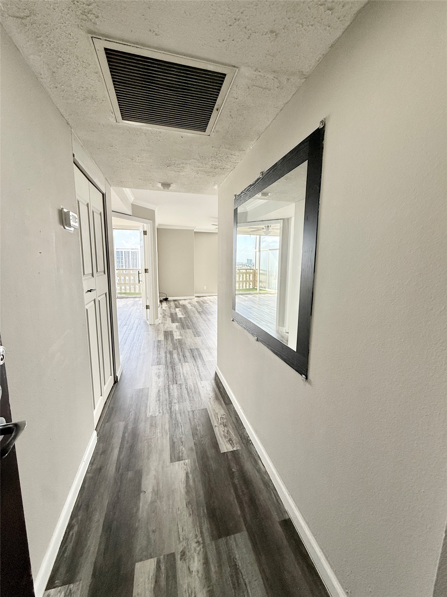 2016 Main Street 2204 Property Photo 4