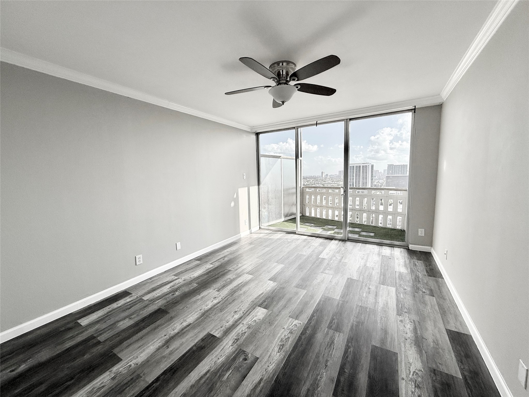 2016 Main Street 2204 Property Photo 6
