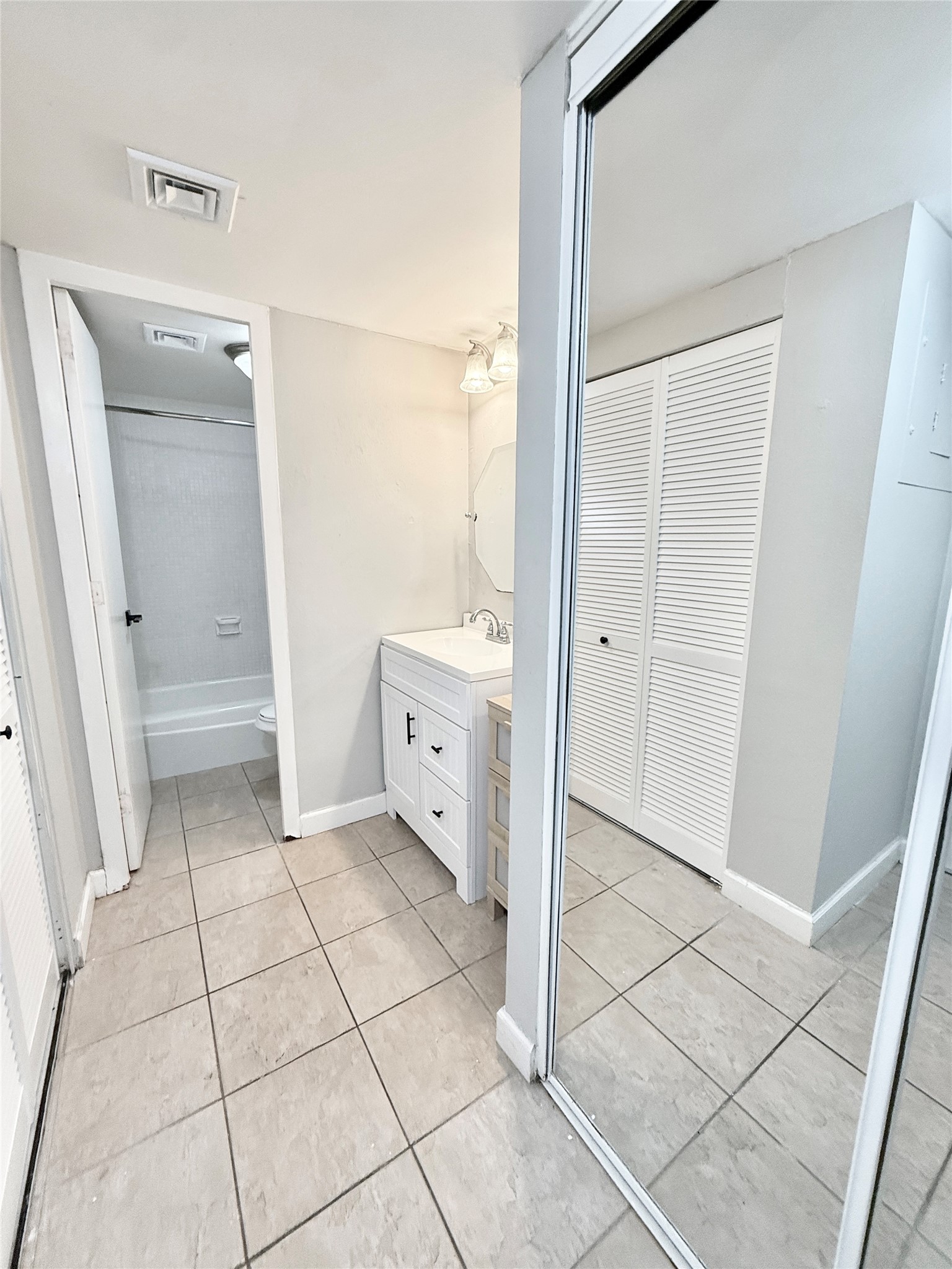 2016 Main Street 2204 Property Photo 8