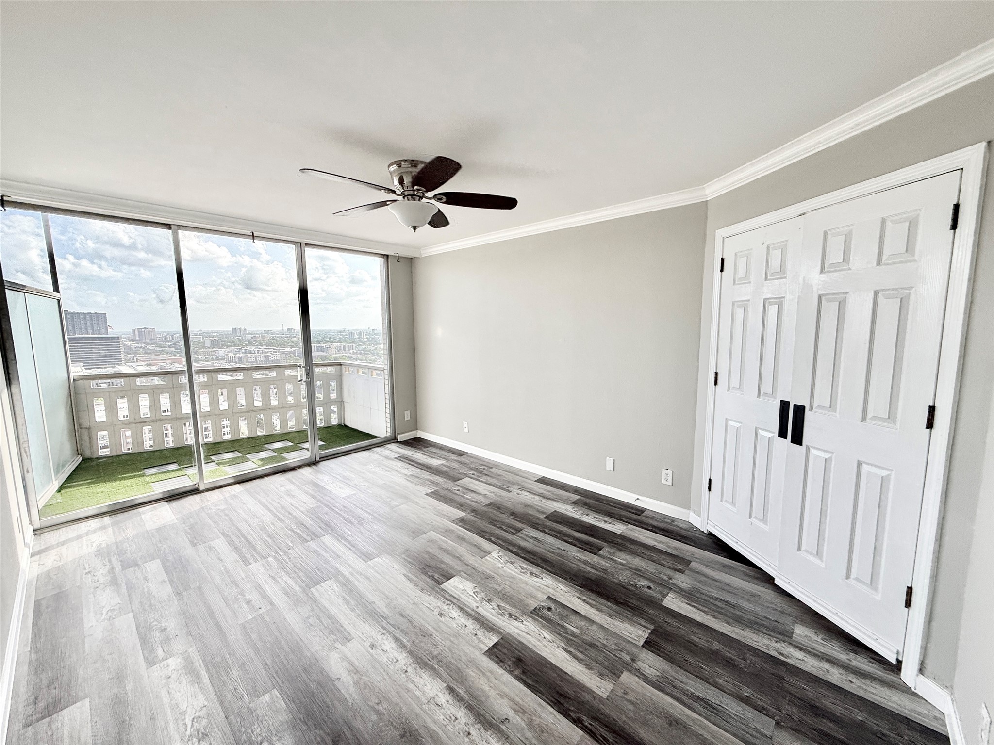 2016 Main Street 2204 Property Photo 11