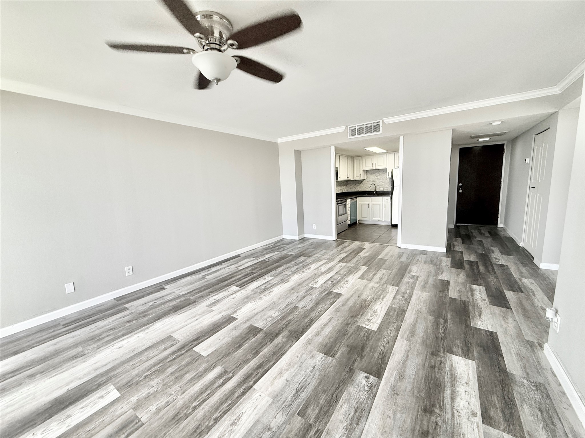 2016 Main Street 2204 Property Photo 13