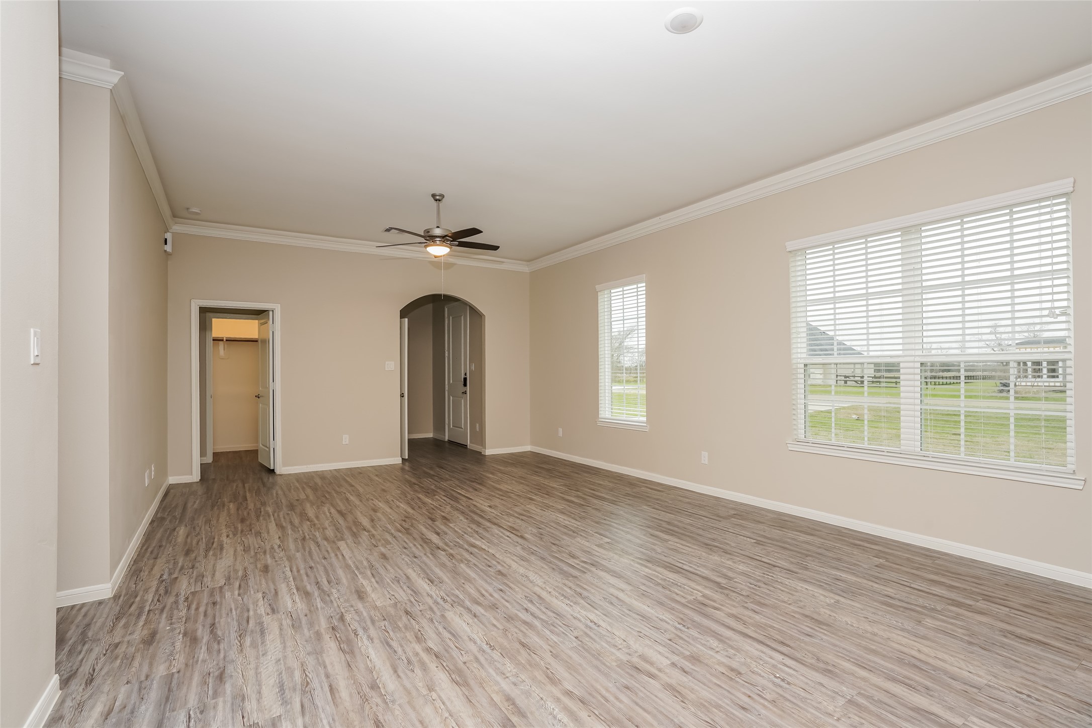 651 Lakeland Circle Property Photo 4