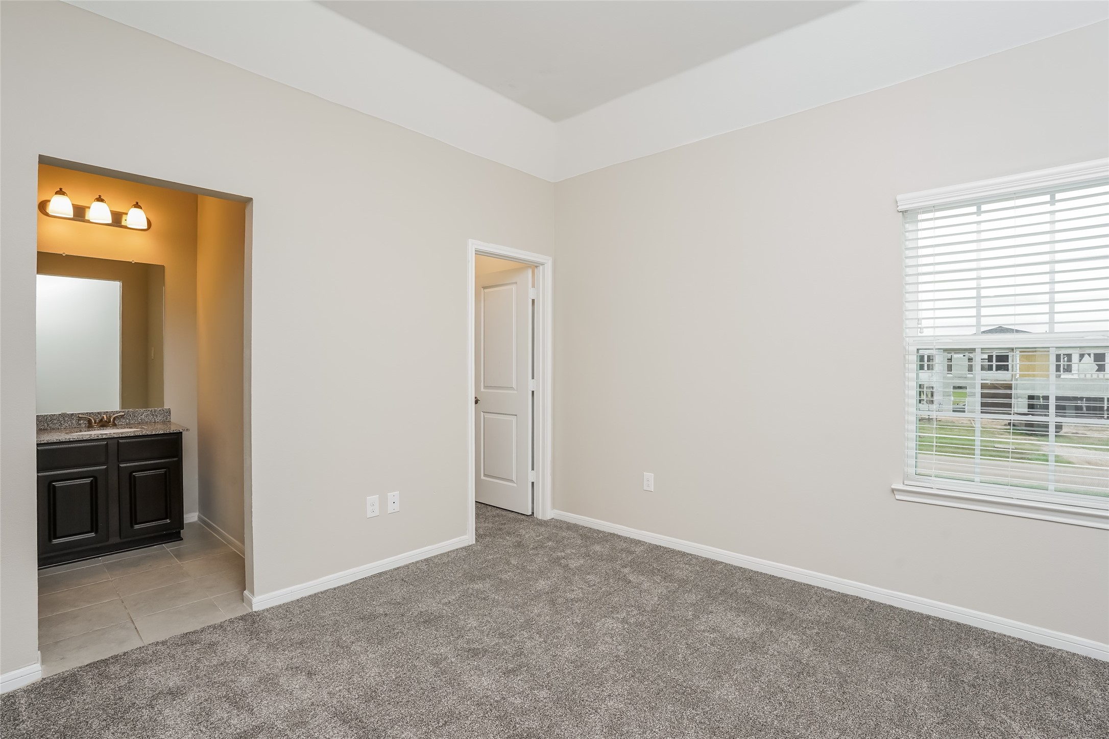 651 Lakeland Circle Property Photo 8
