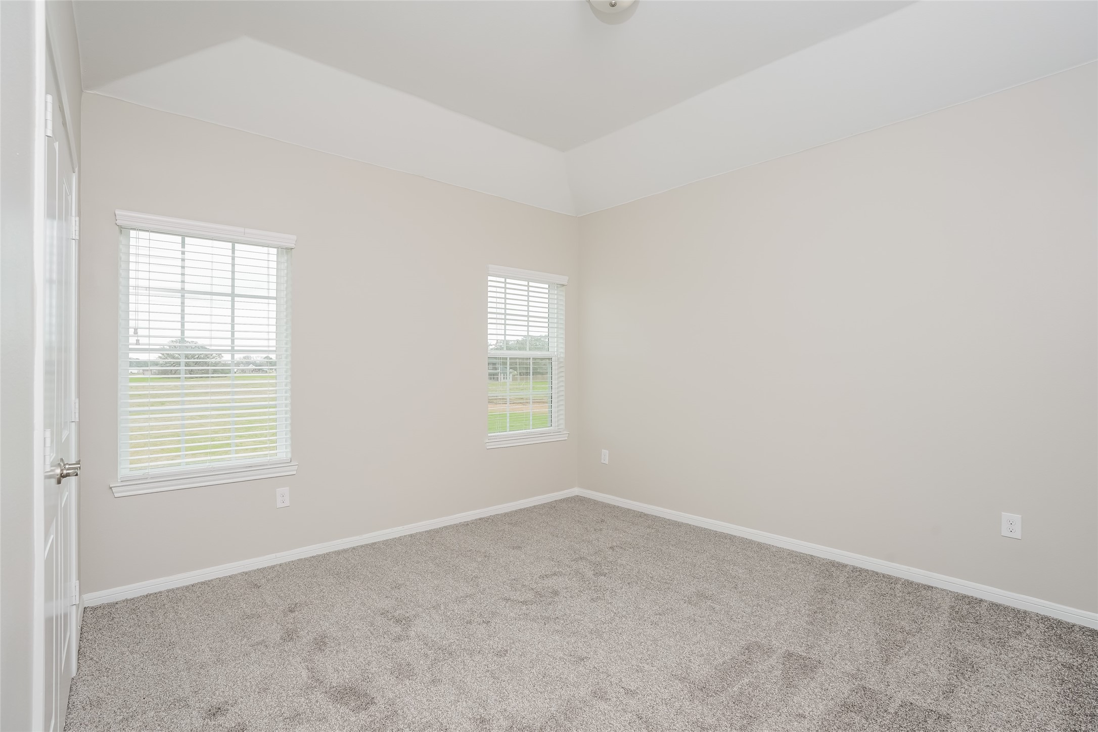 651 Lakeland Circle Property Photo 9