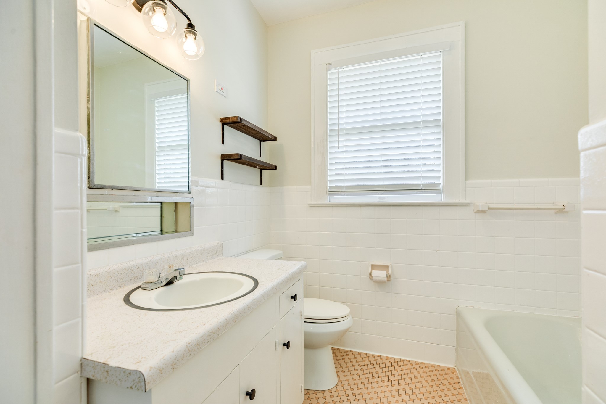5022 Woodrow Avenue Property Photo 17