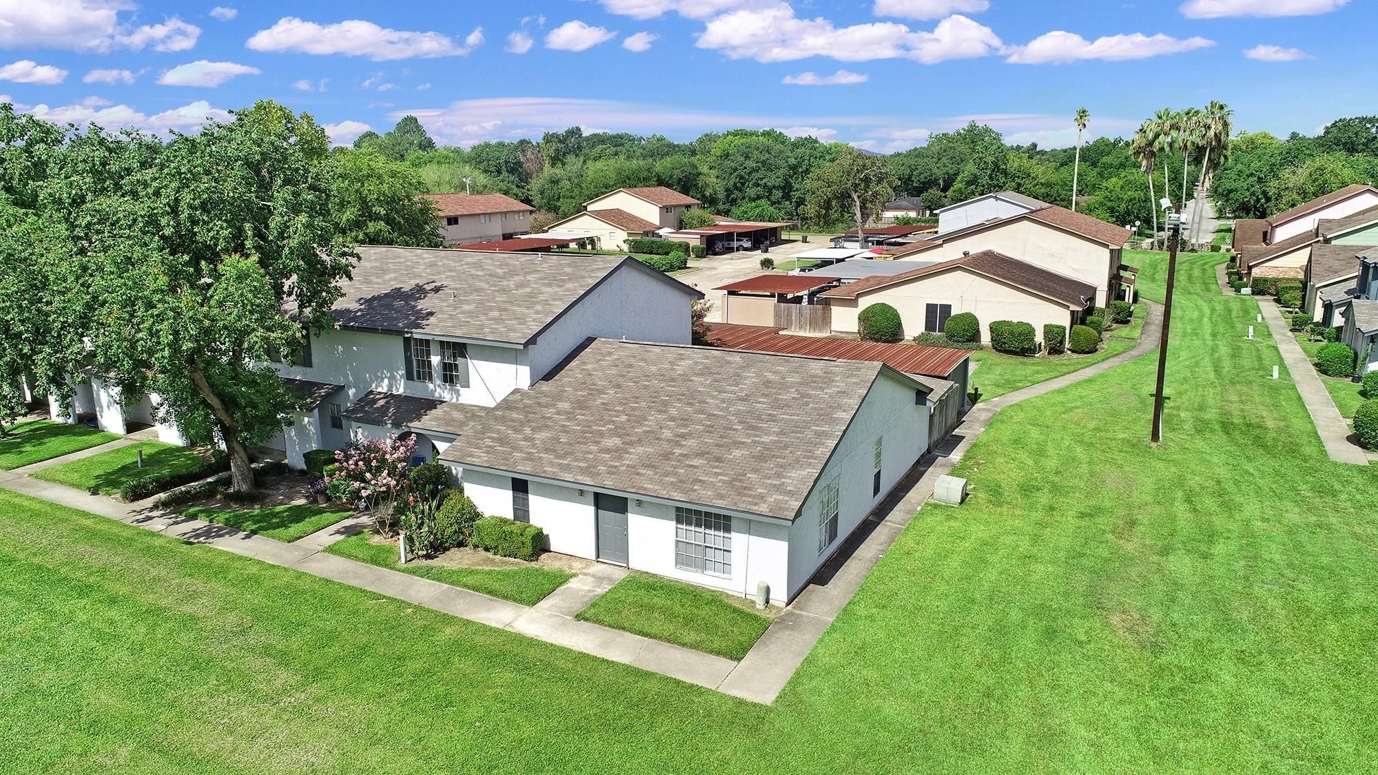 1833 Country Village Boulevard Property Photo 1