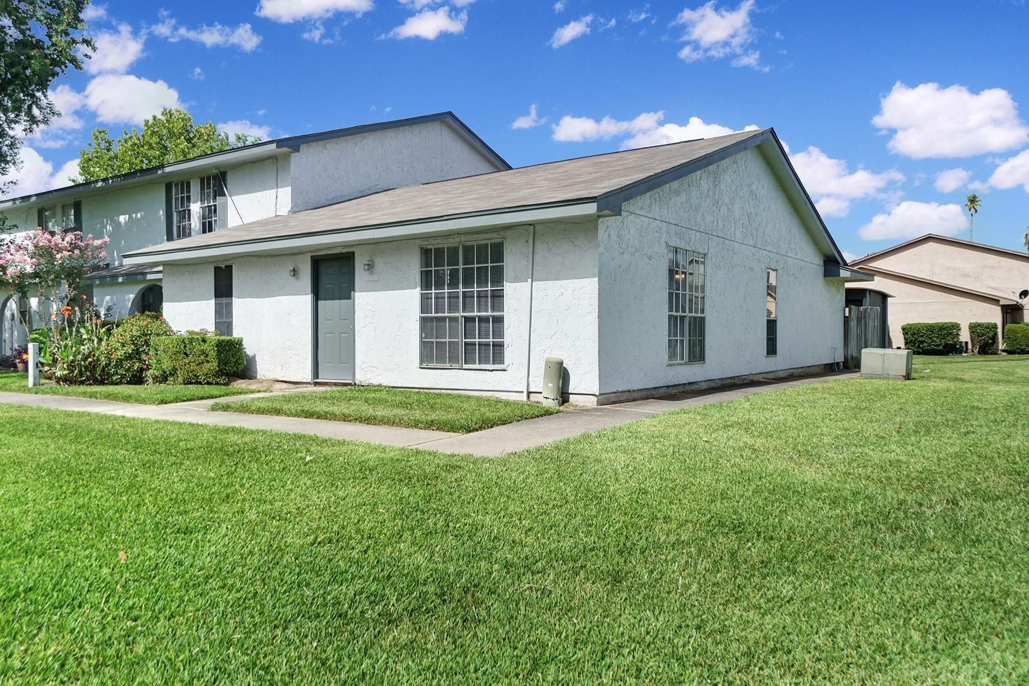 1833 Country Village Boulevard Property Photo 23