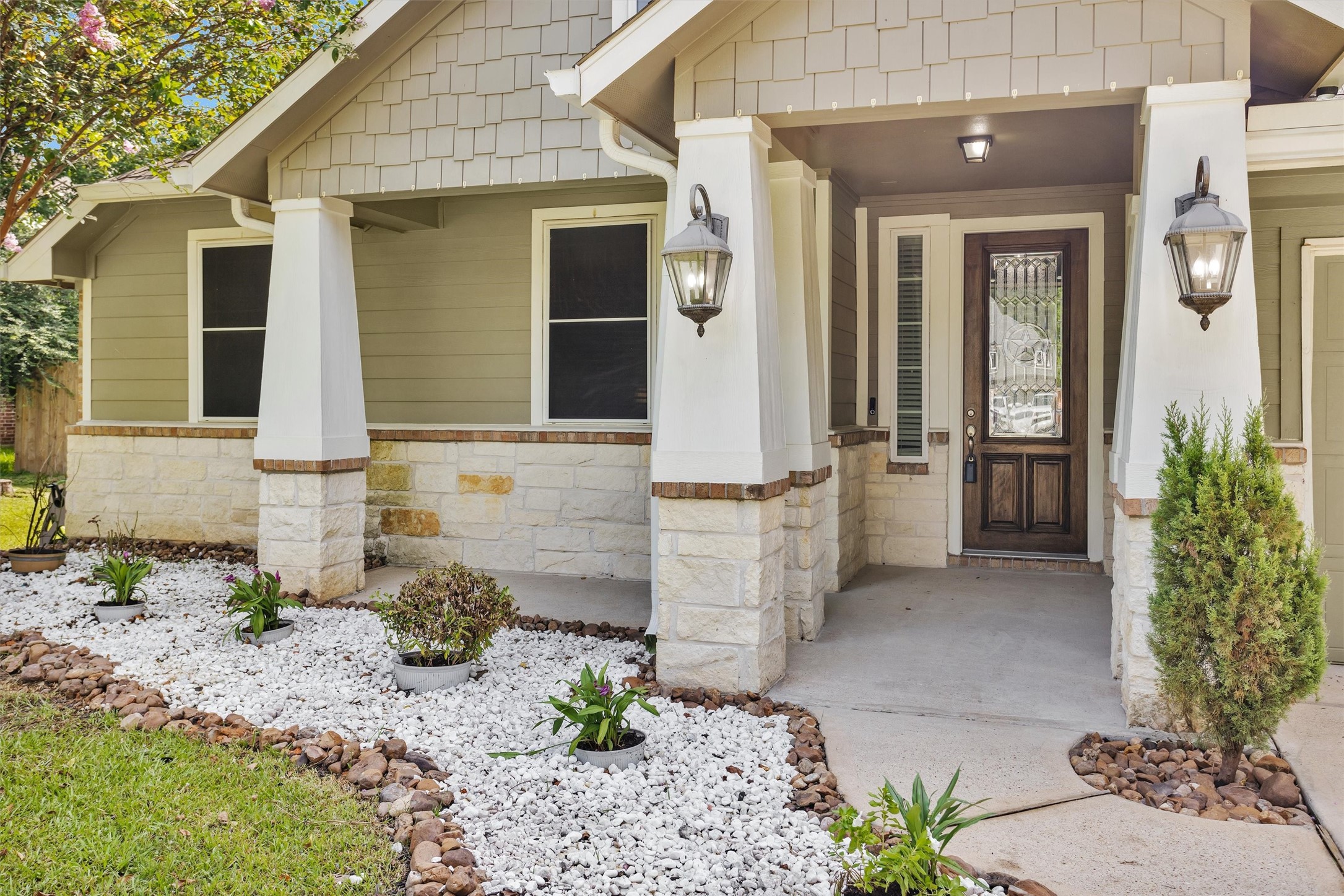 25075 Shady Oak Drive Property Photo 3