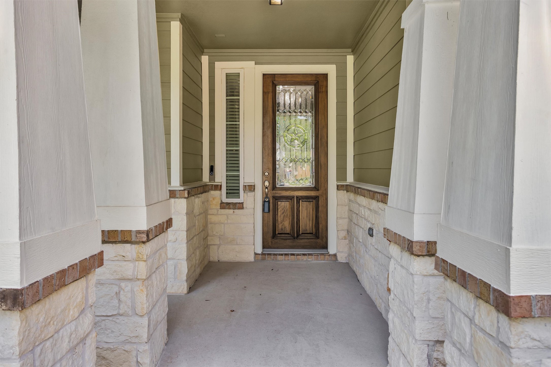 25075 Shady Oak Drive Property Photo 4