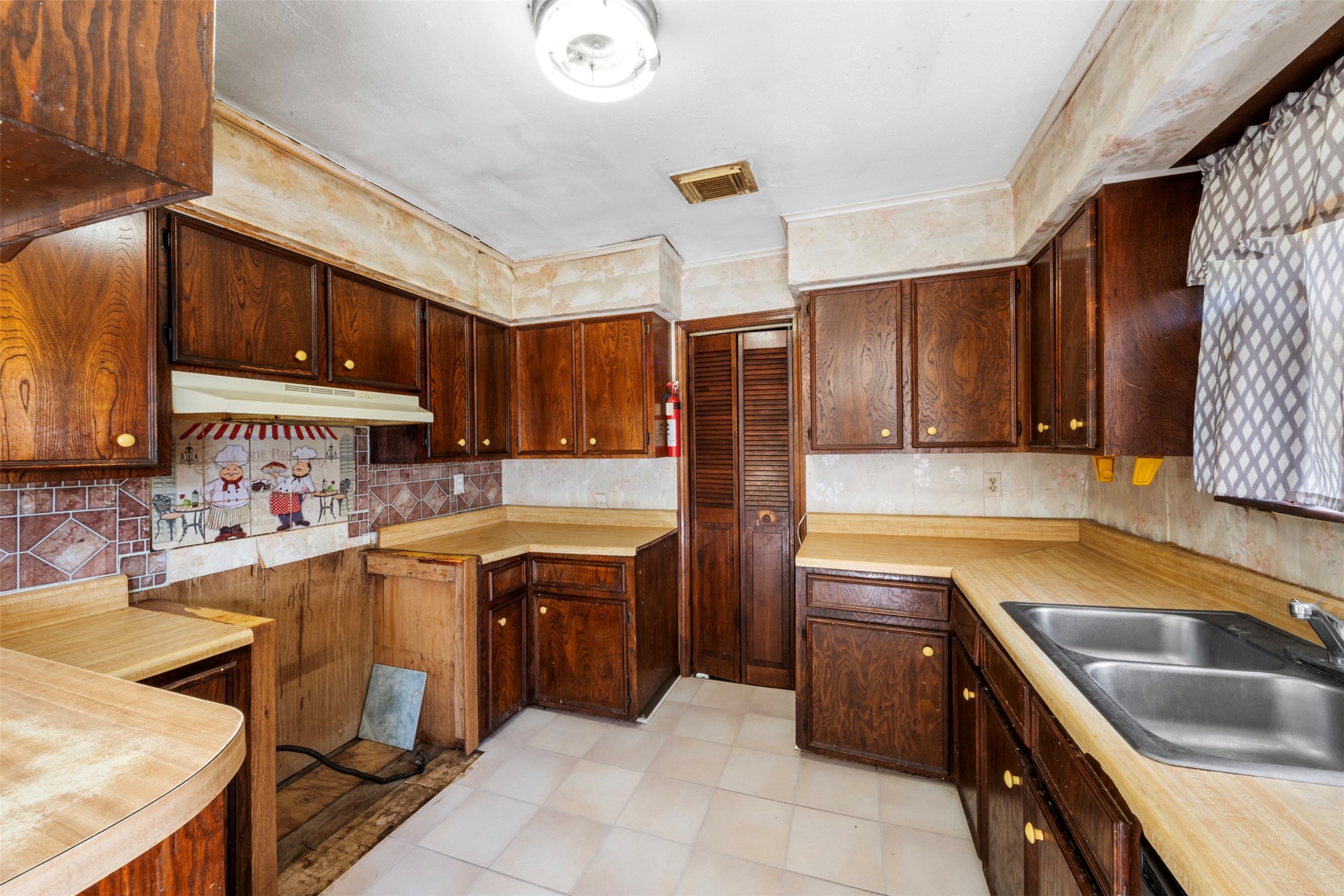 1849 Garden Road Property Photo 10