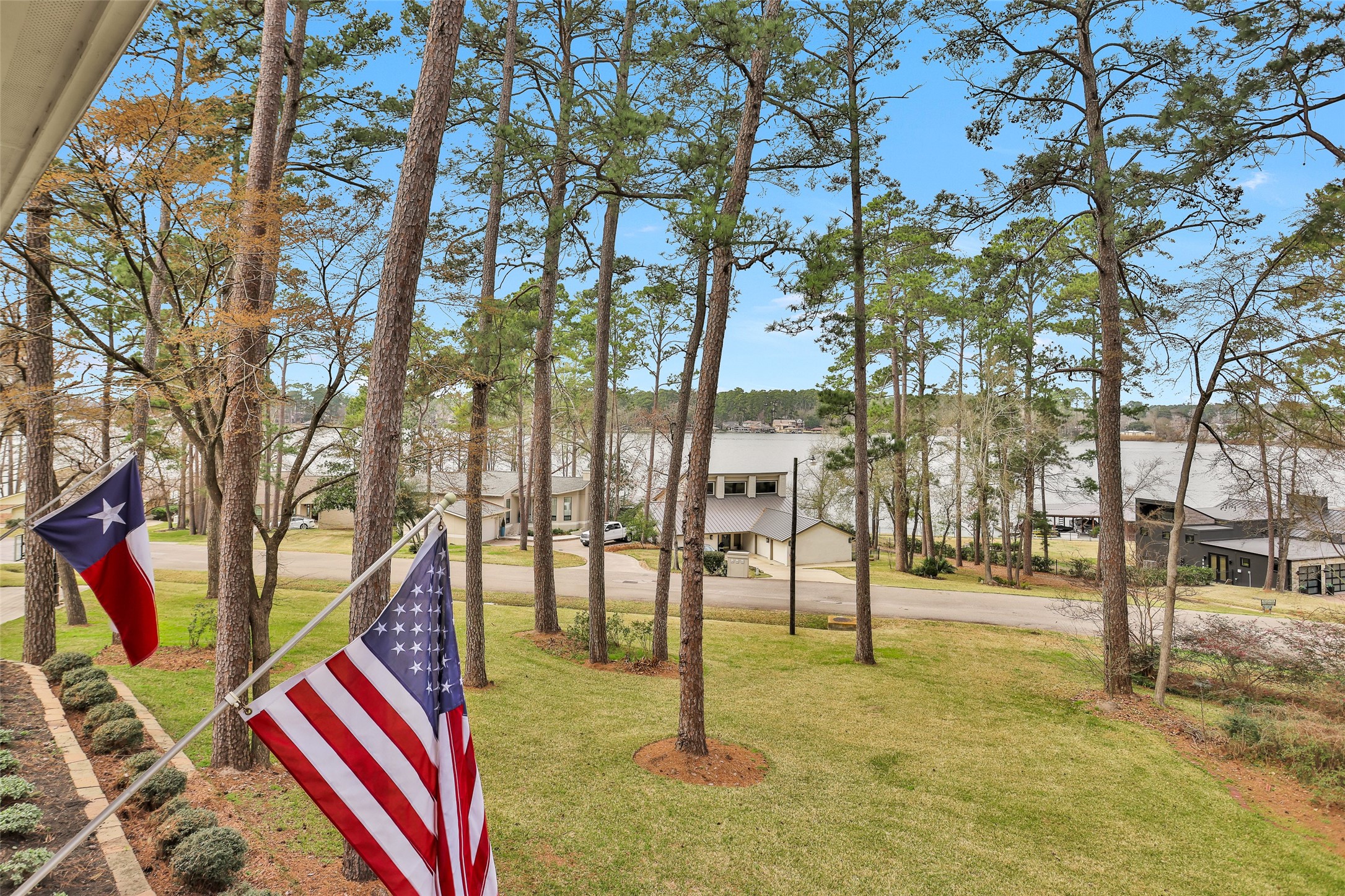 15724 Lakeway Drive Property Photo 27